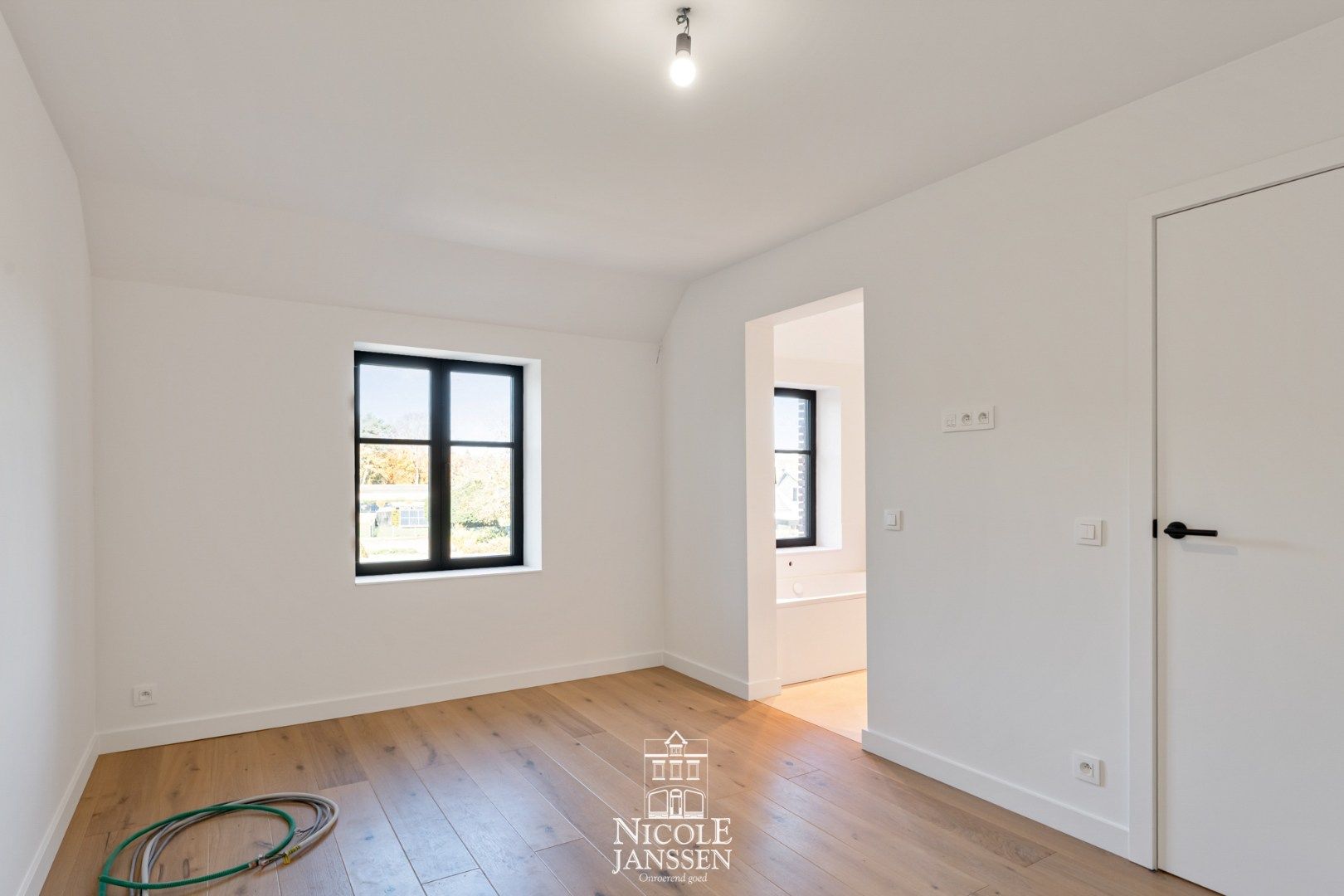 Nieuwbouwwoning van 216m² foto 17