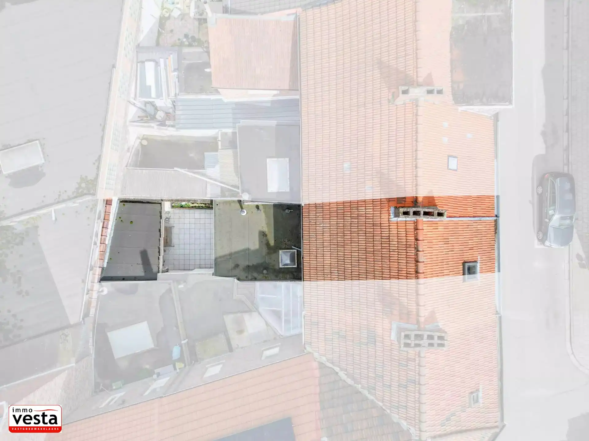 Op te knappen stadwoning op goede locatie foto 3