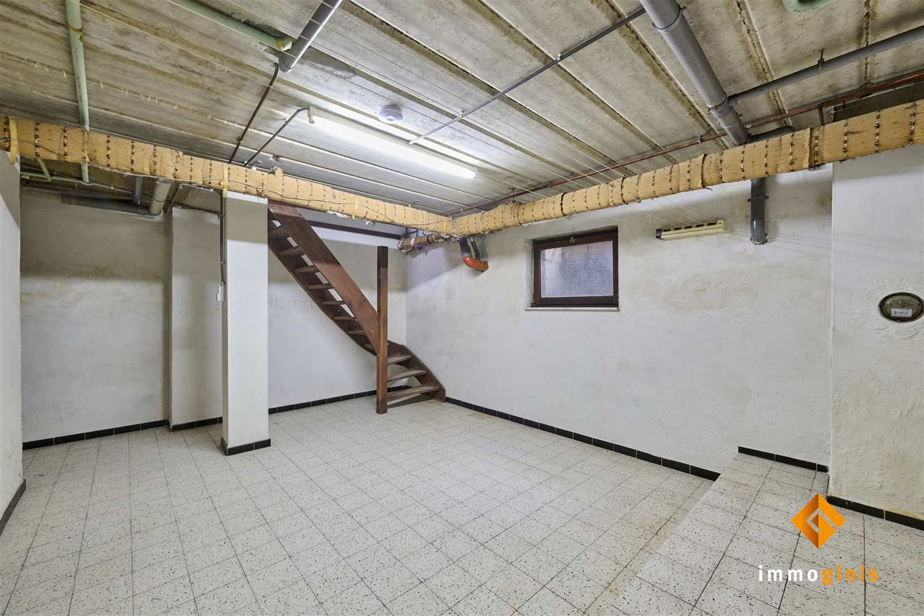 Zéér ruime woning met dubbele inpandige garage op mooi perceel van 7a33ca. foto 20