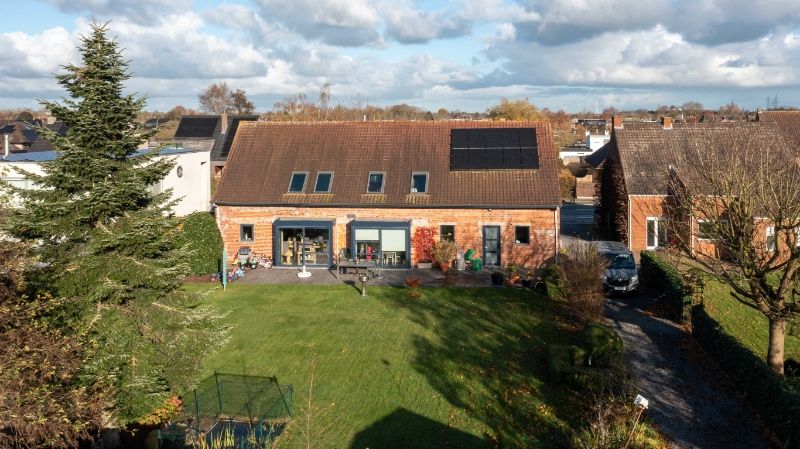 Roeselare-Stadsrand. RUIME VILLA MET EXTRA POTENTIEEL op 1150m2 gelegen aan uitstekende invalsweg, 3-4 slaapkamers. Garage. En prachtige diepe Zuid-Westelijke tuin. foto 4