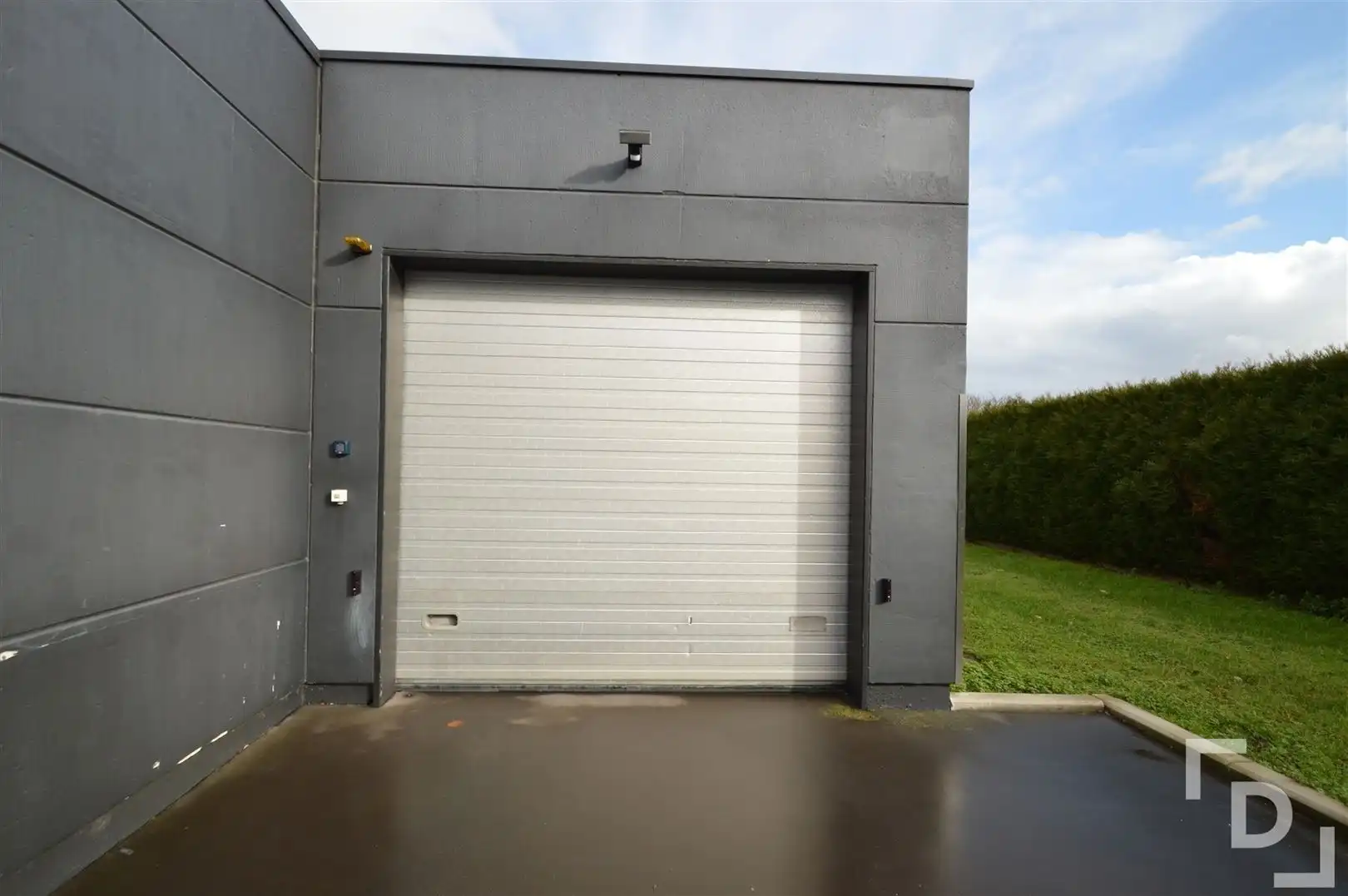 Opslagruimte of magazijn voorzien van elektriciteit foto 5