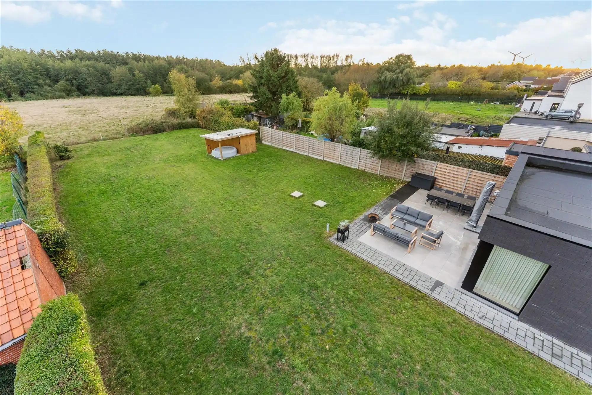 UITERST KNAP GERENOVEERDE WONING MET 3-4 SLAAPKAMERS OP EEN PERCEEL VAN 12A48CA TE BEVERLO foto 3