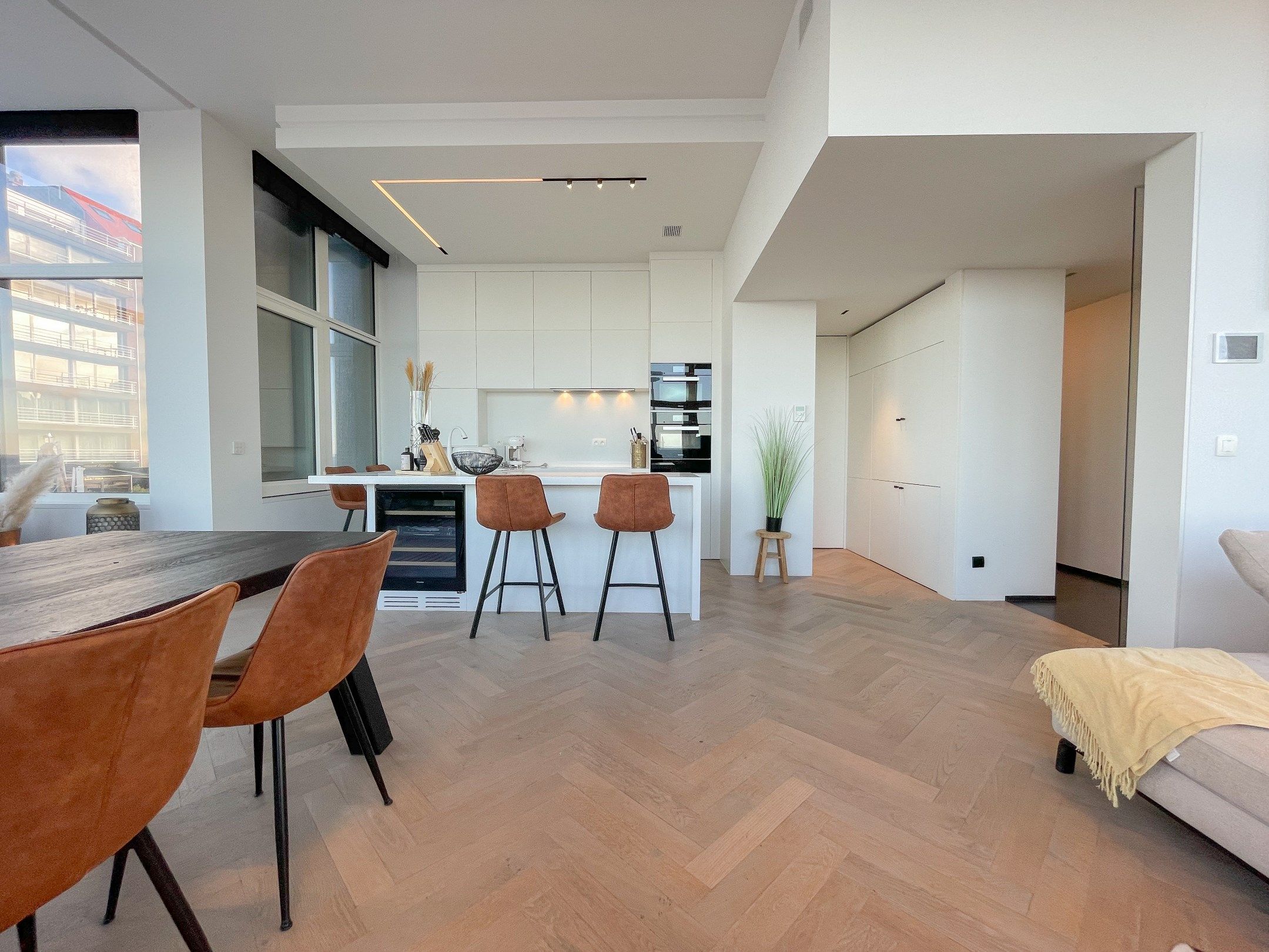 Uitzonderlijk, luxueus afgewerkt hoekappartement met frontaal zeezicht. foto 9