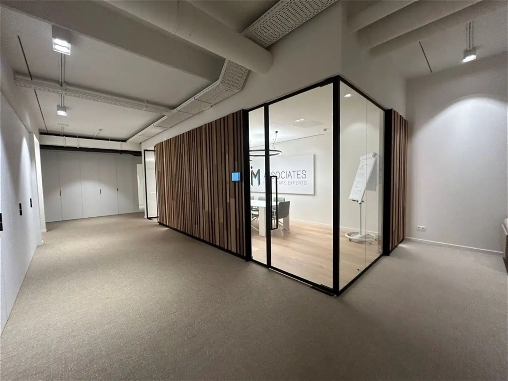 Kantoorgebouw foto 7