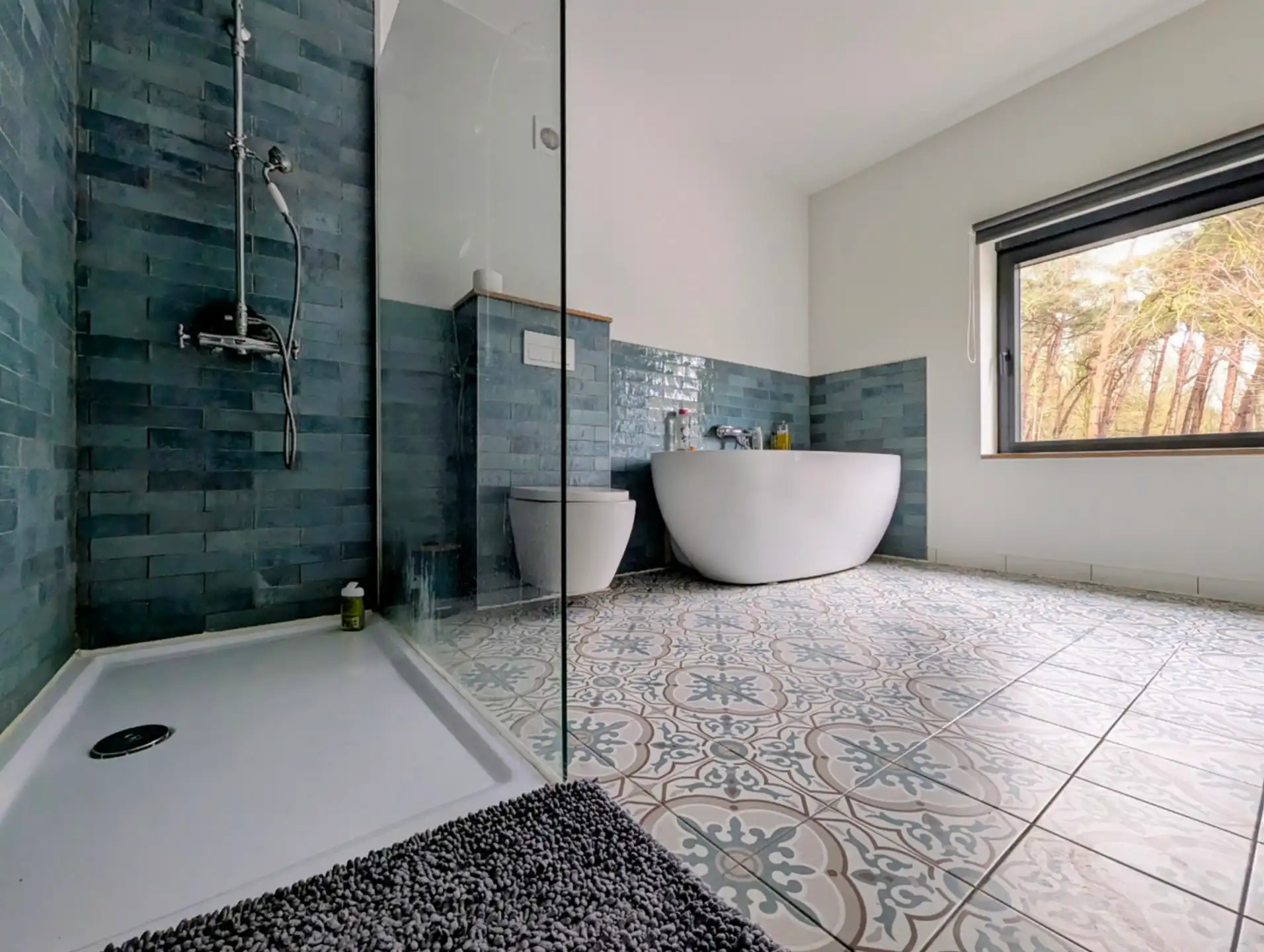 Huis te koop De Panne – Instapklaar, 4 slaapkamers, garage en zuidgerichte tuin (volledige renovatie 2023) foto 9