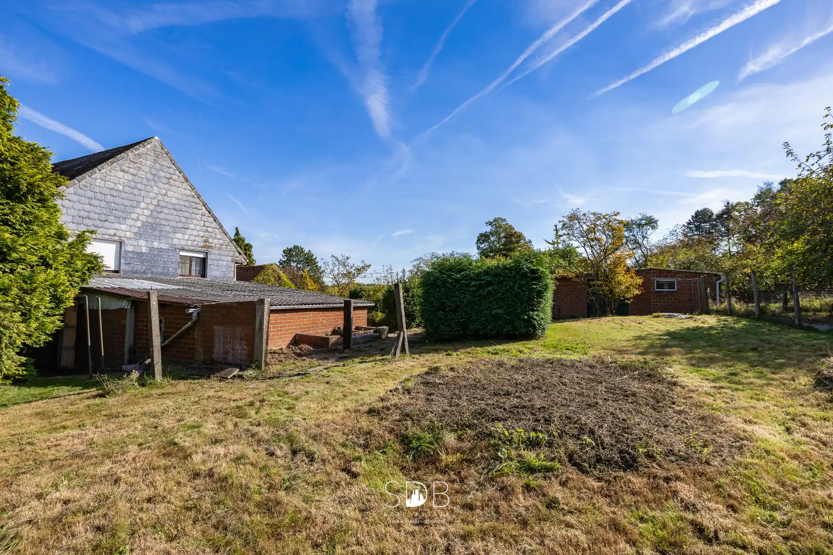 Landelijke hoeve met bijgebouwen en aanpalende graslanden op 14.677m²  foto 22
