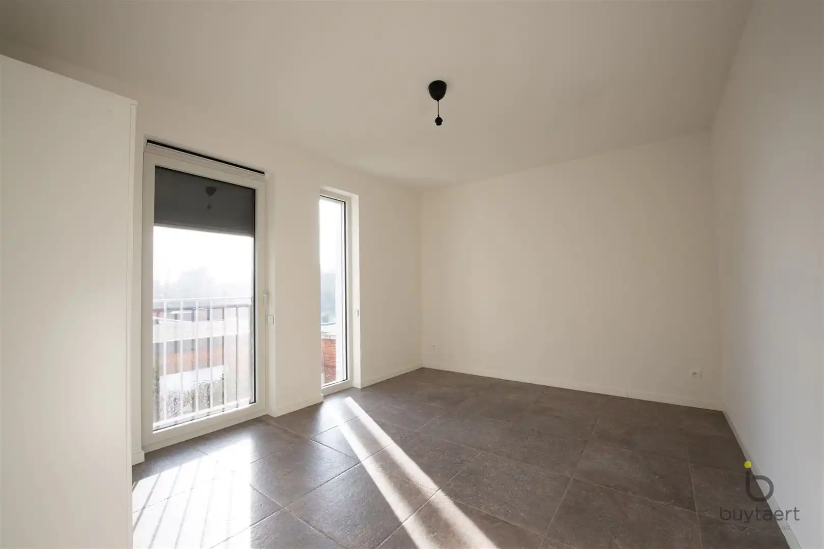 Recent 1 slaapkamer appartement met prachtig uitzicht! foto 23