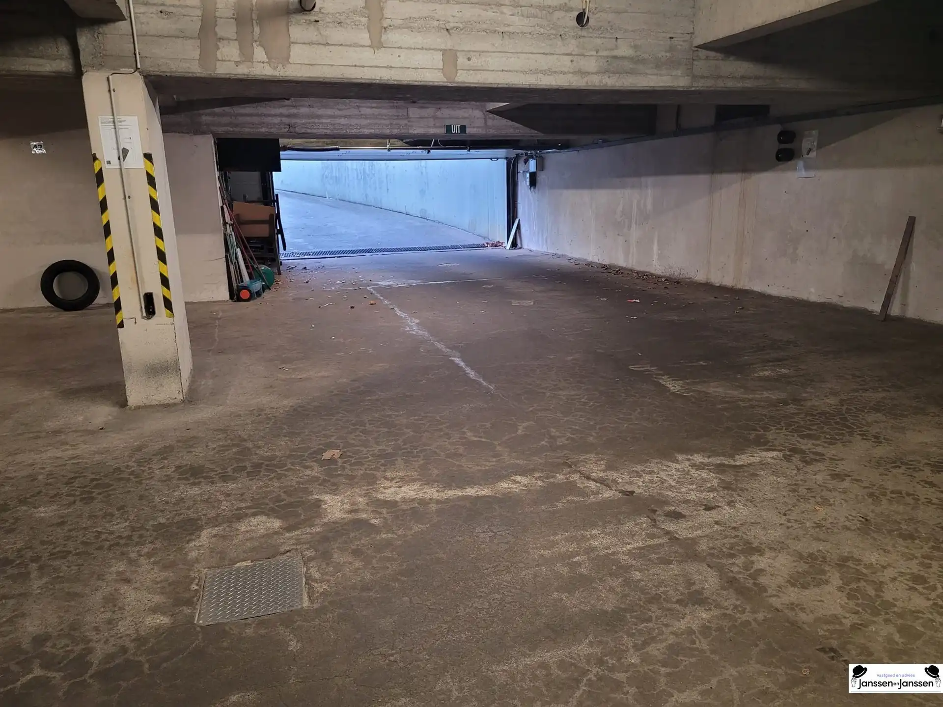 Overdekte autostaanplaats te Bredabaan Brasschaat foto 6