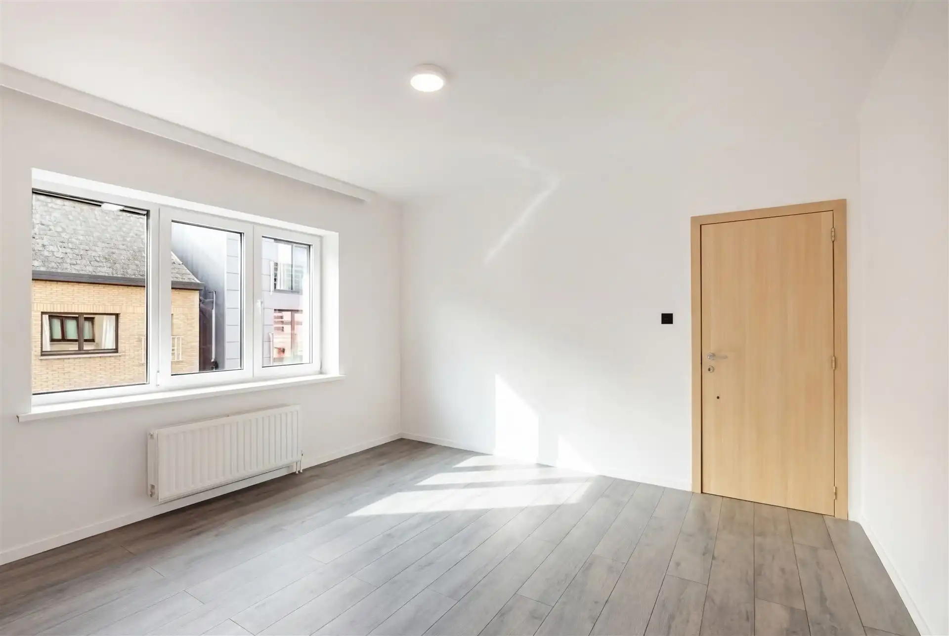 Instapklare woning met 4 slks, garage en aanpalende bouwgrond foto 14