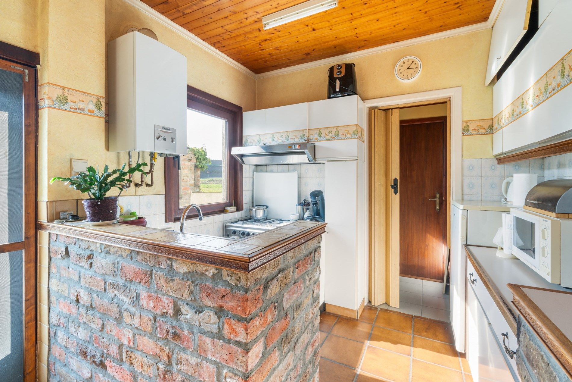 Hoekwoning met veel potentieel te Zwankendamme foto 9