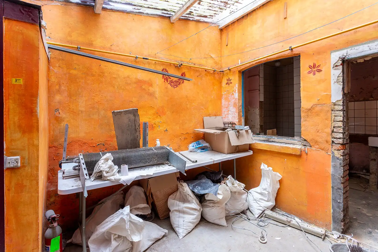 Ruime te renoveren woning met tuin en garage foto 5