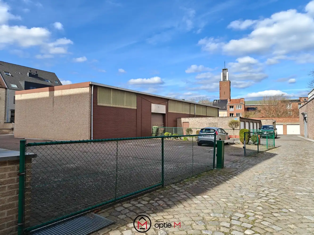 Staanplaats nabij het station van Hasselt foto 2