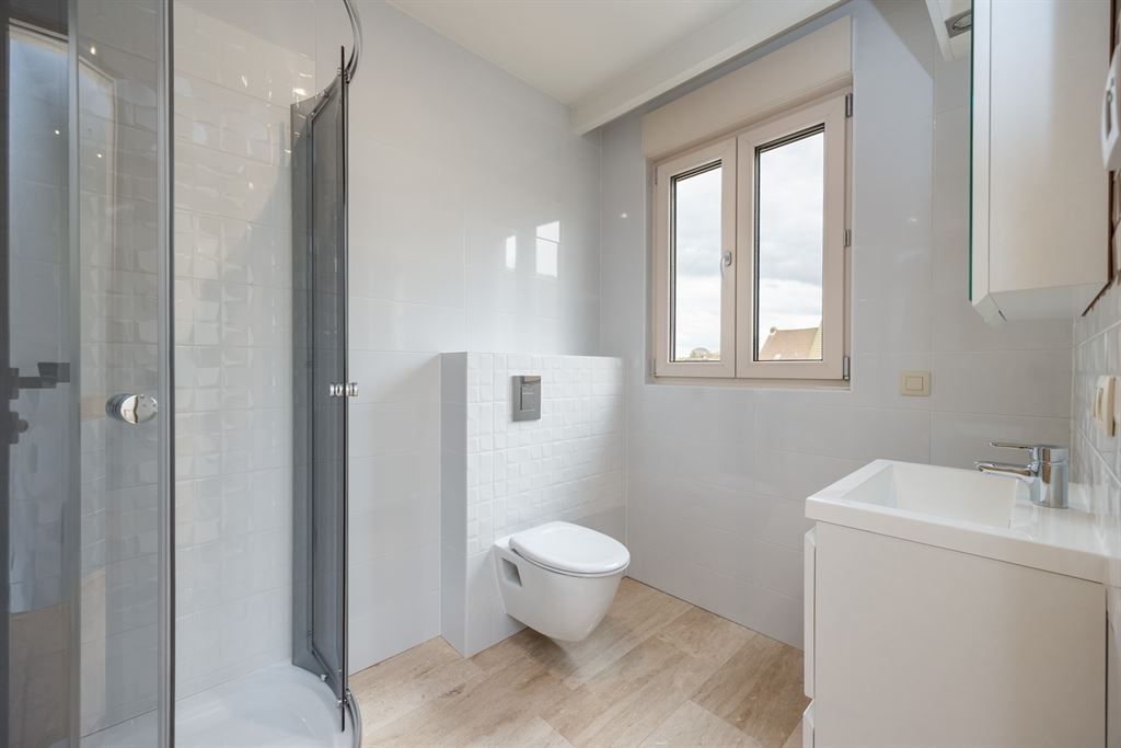 Energiezuinig gerenoveerde woning met garage foto 18