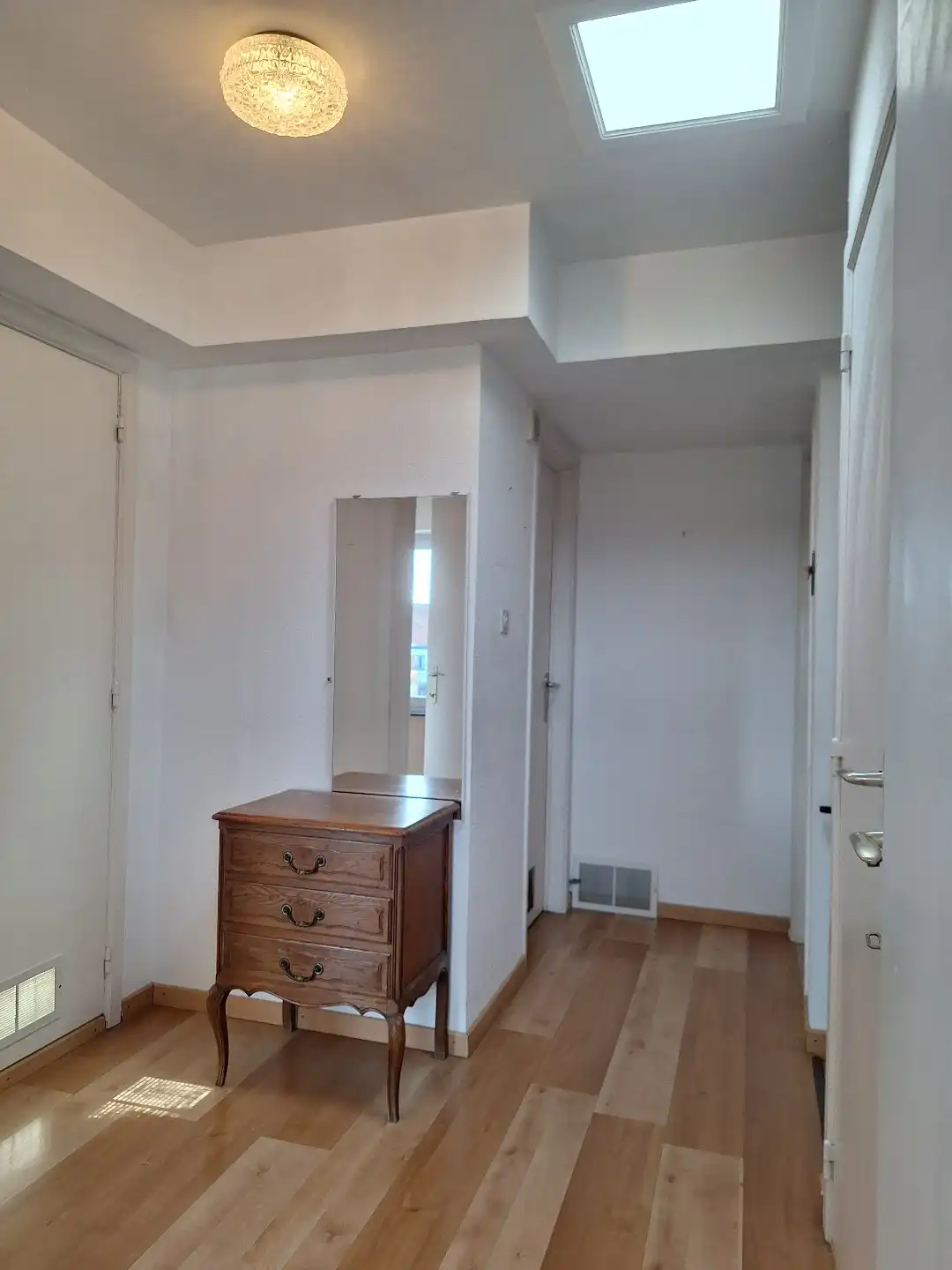 Halfopen woning met tuin en eigen parking te Sint-Kruis foto 11
