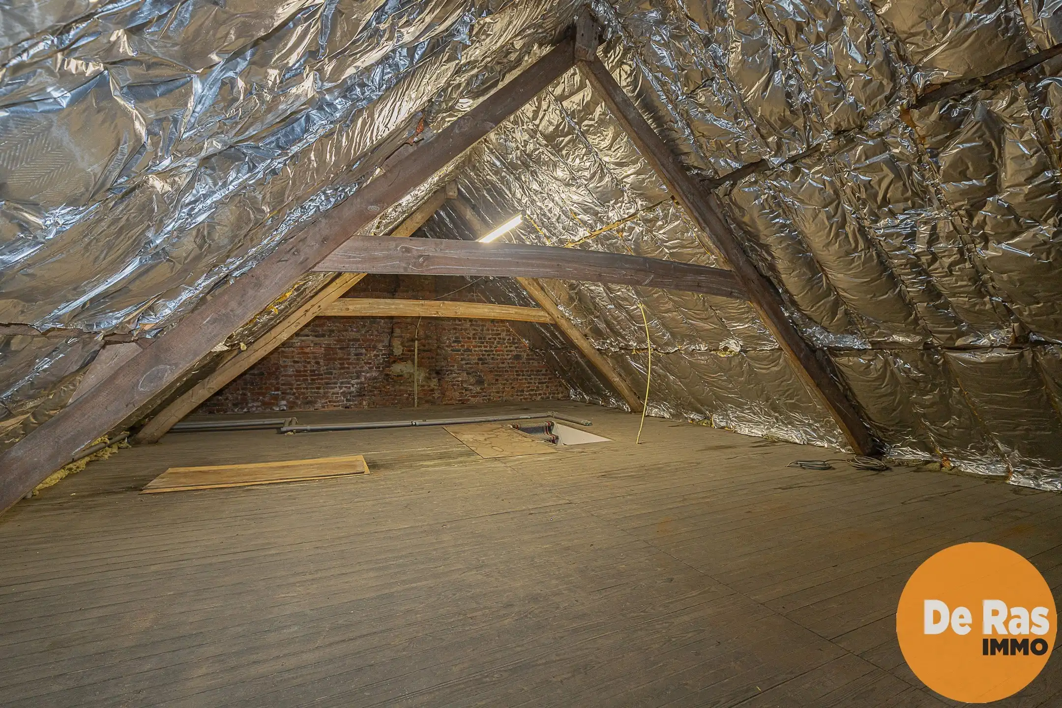 ROZEBEKE - Karakteristieke burgerwoning met loods foto 16