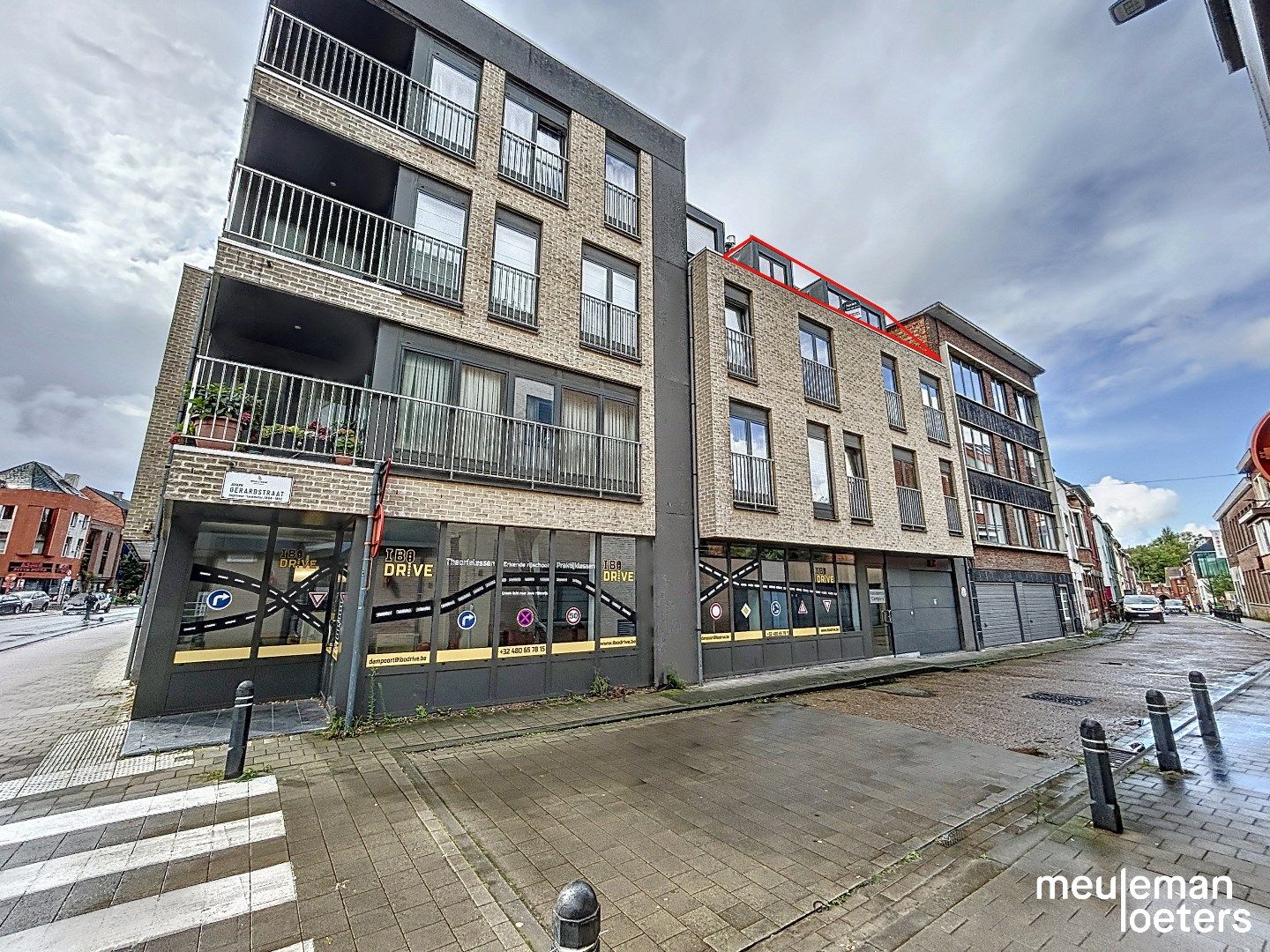 Uniek gemeubeld duplexappartement met garage  foto 1