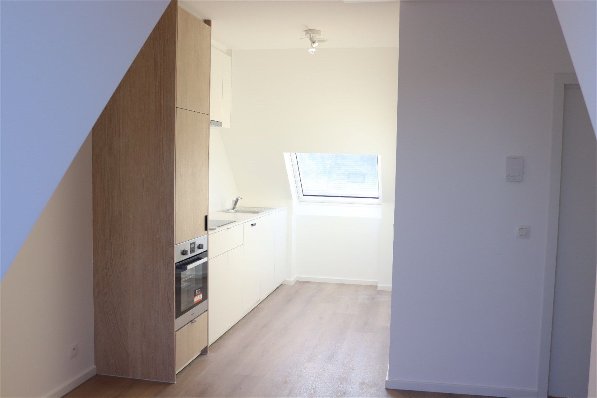 Gunstig gelegen energiezuinig dakappartement met 1 slaapkamer. foto 4