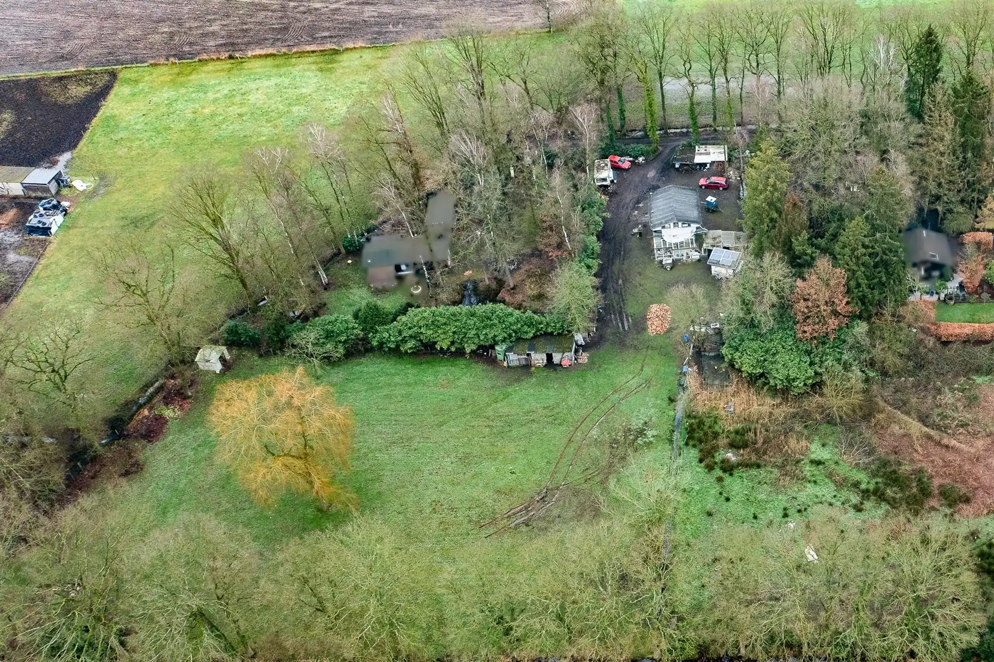 Weekendverblijf (1948m²) met achterliggend weiland (3378m²) foto 2