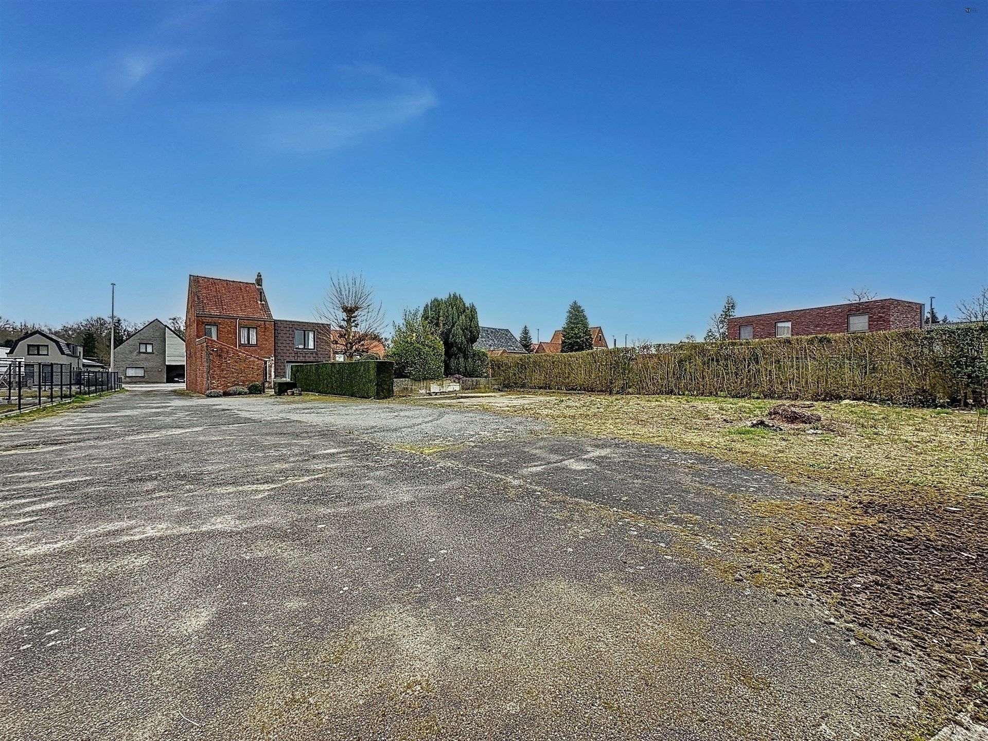 te renoveren woning met magazijn (220m²) op perceel van 1340m² foto 18