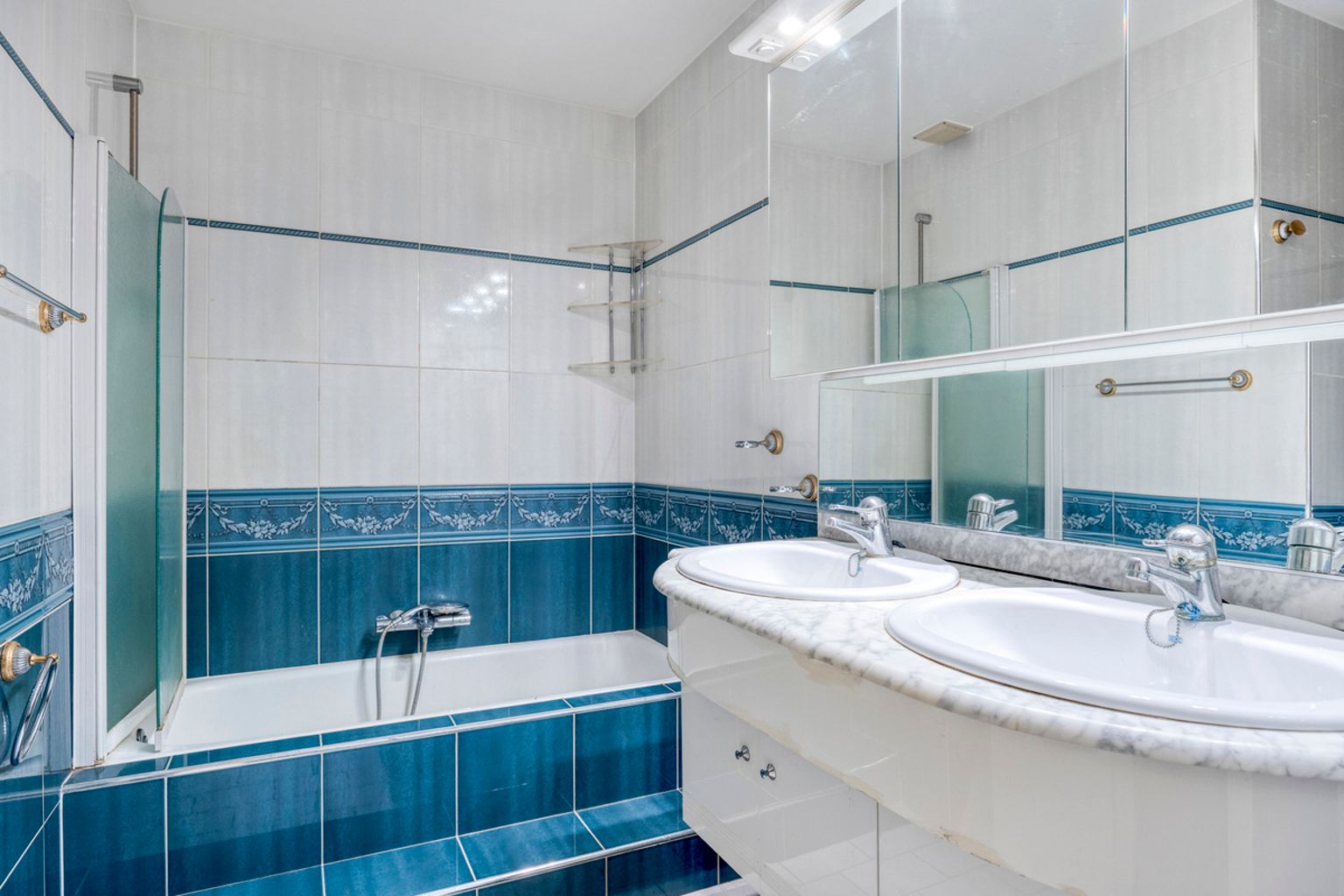 Bungalow van 176 m² met garage en tuin foto 14