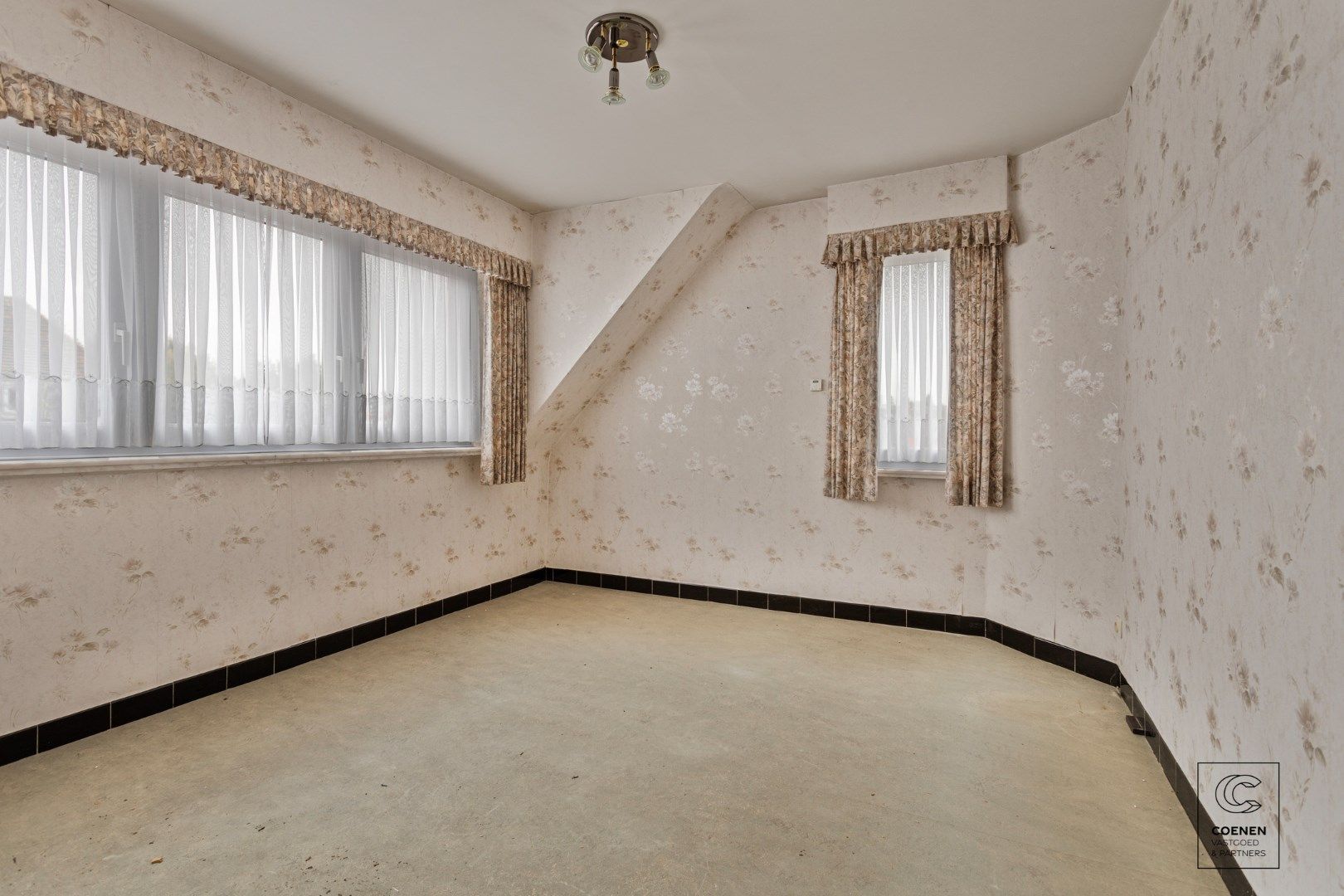 Unieke renovatiekans op 1673m² in Sint-Job: 2 slaapkamers, garage en tal van mogelijkheden! foto 22