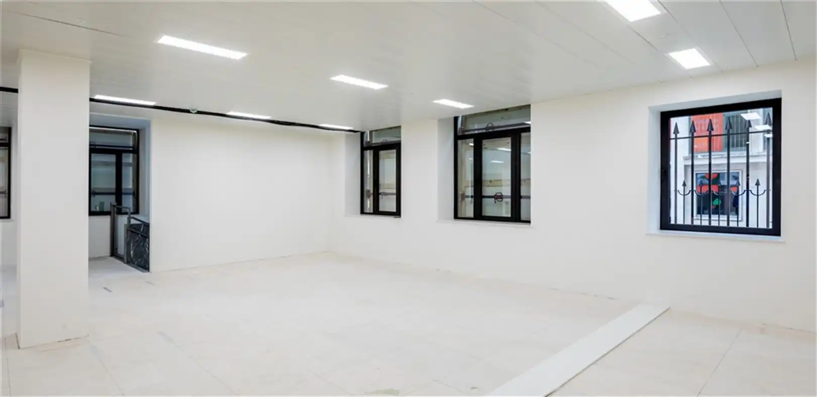 LUCIA: kantoren te huur 132m² foto 7