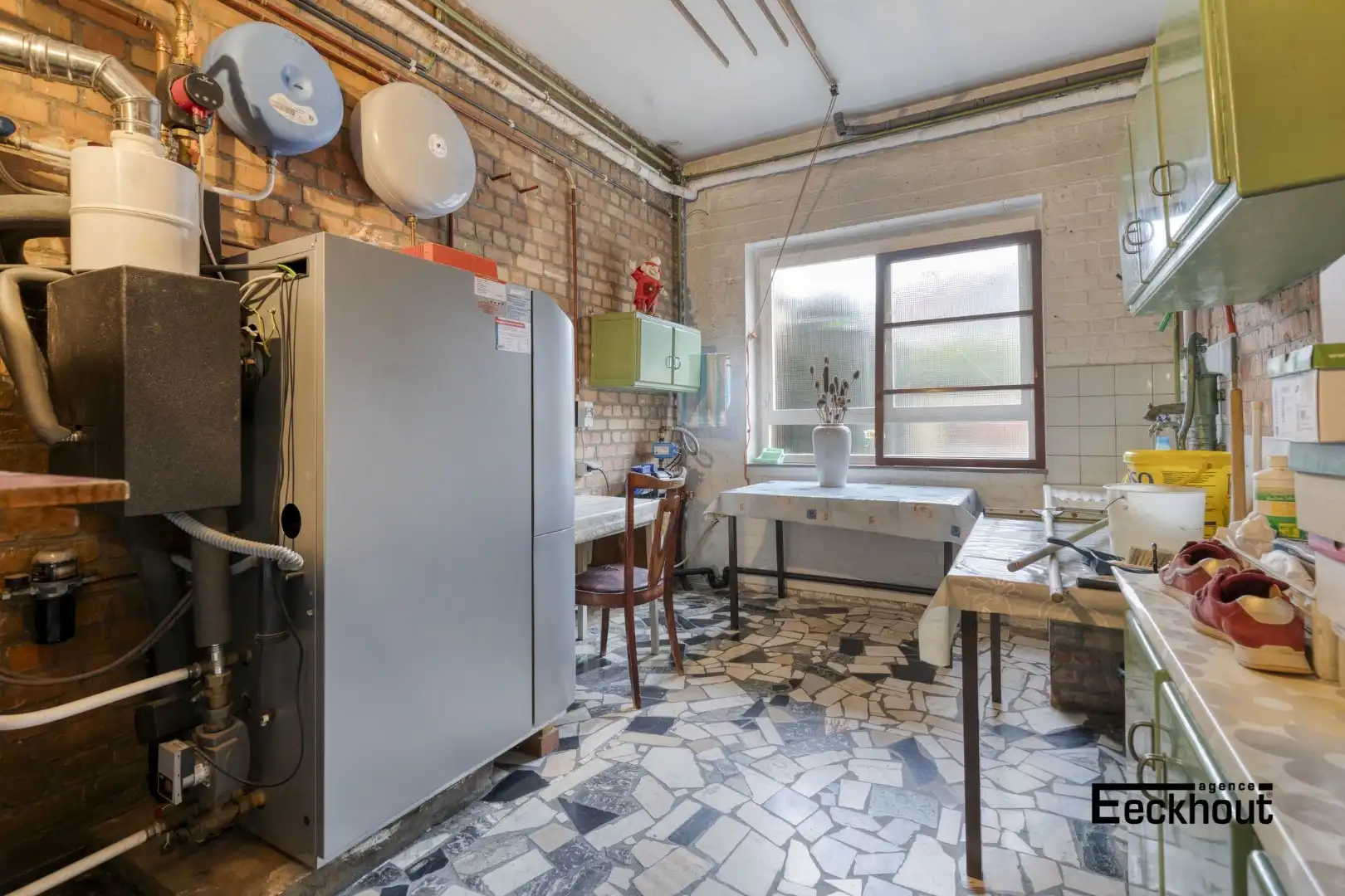 Ruime woning met 2 garageboxen en grote opslagplaats/garage foto 6