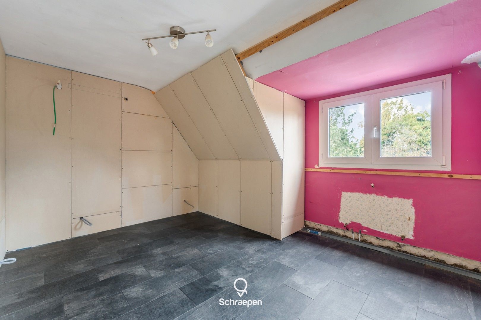 Karaktervolle woning met 2 slpks op een perceel van circa 8,5 are te Genk! foto 15