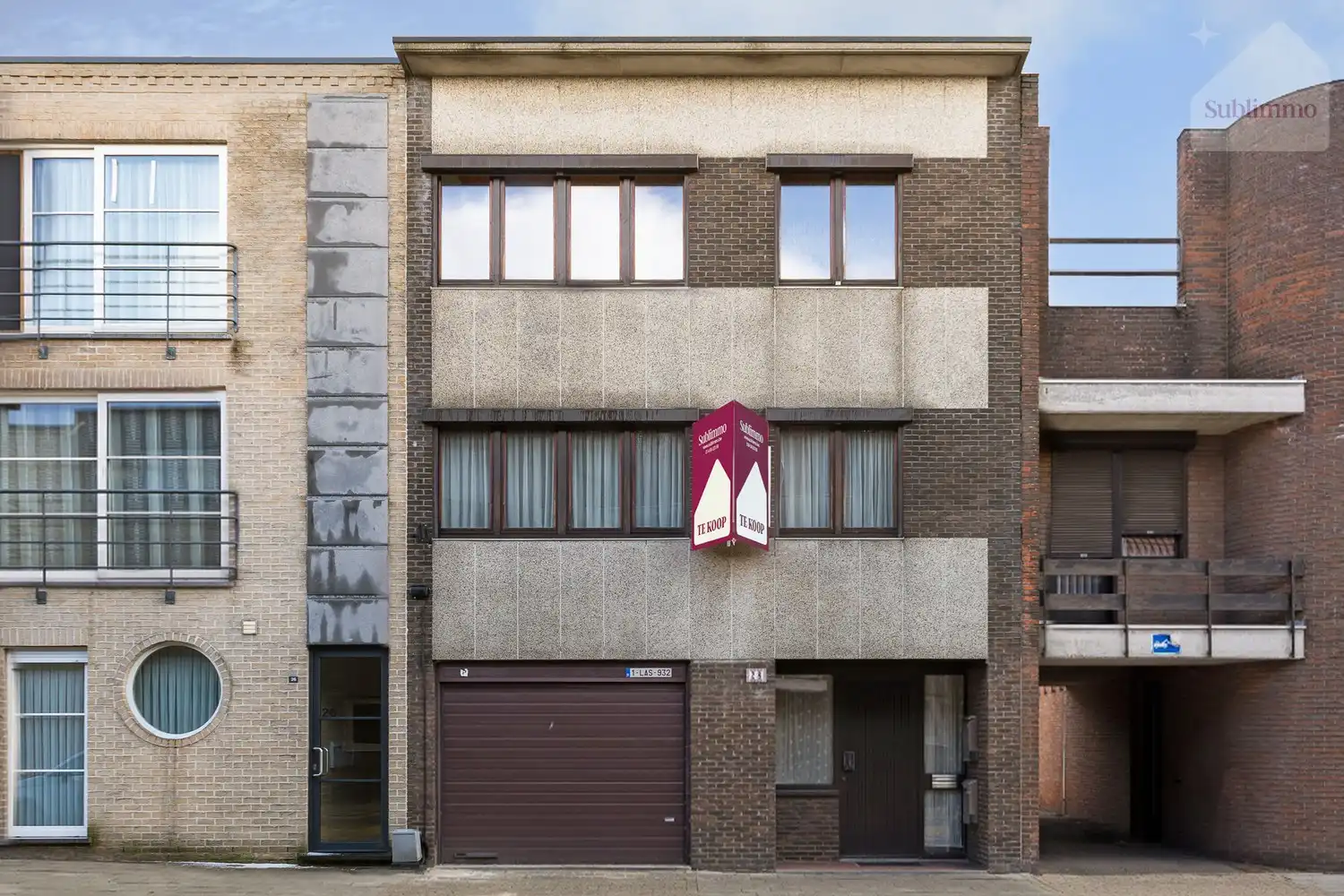 Opbrengsteigendom met 2 appartementen, tuin en garages te koop in Mol centrum foto {{pictureIndex}}