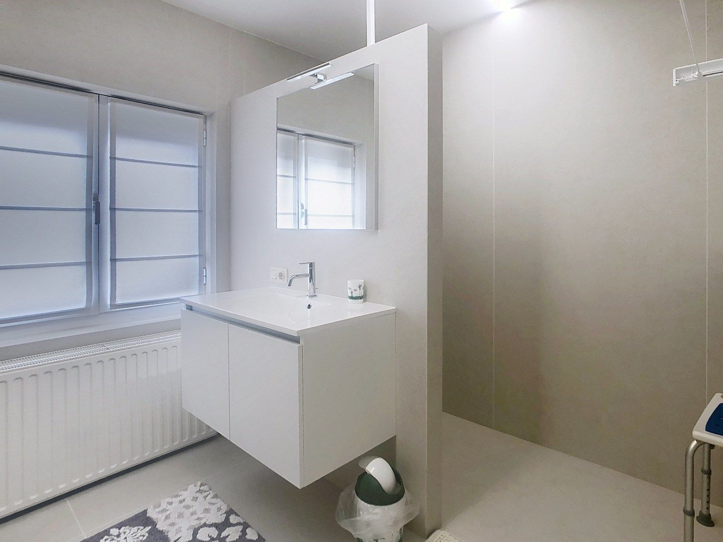 Verrassend groot appartement met zicht op het mooie E. Dermautpark.  foto 7