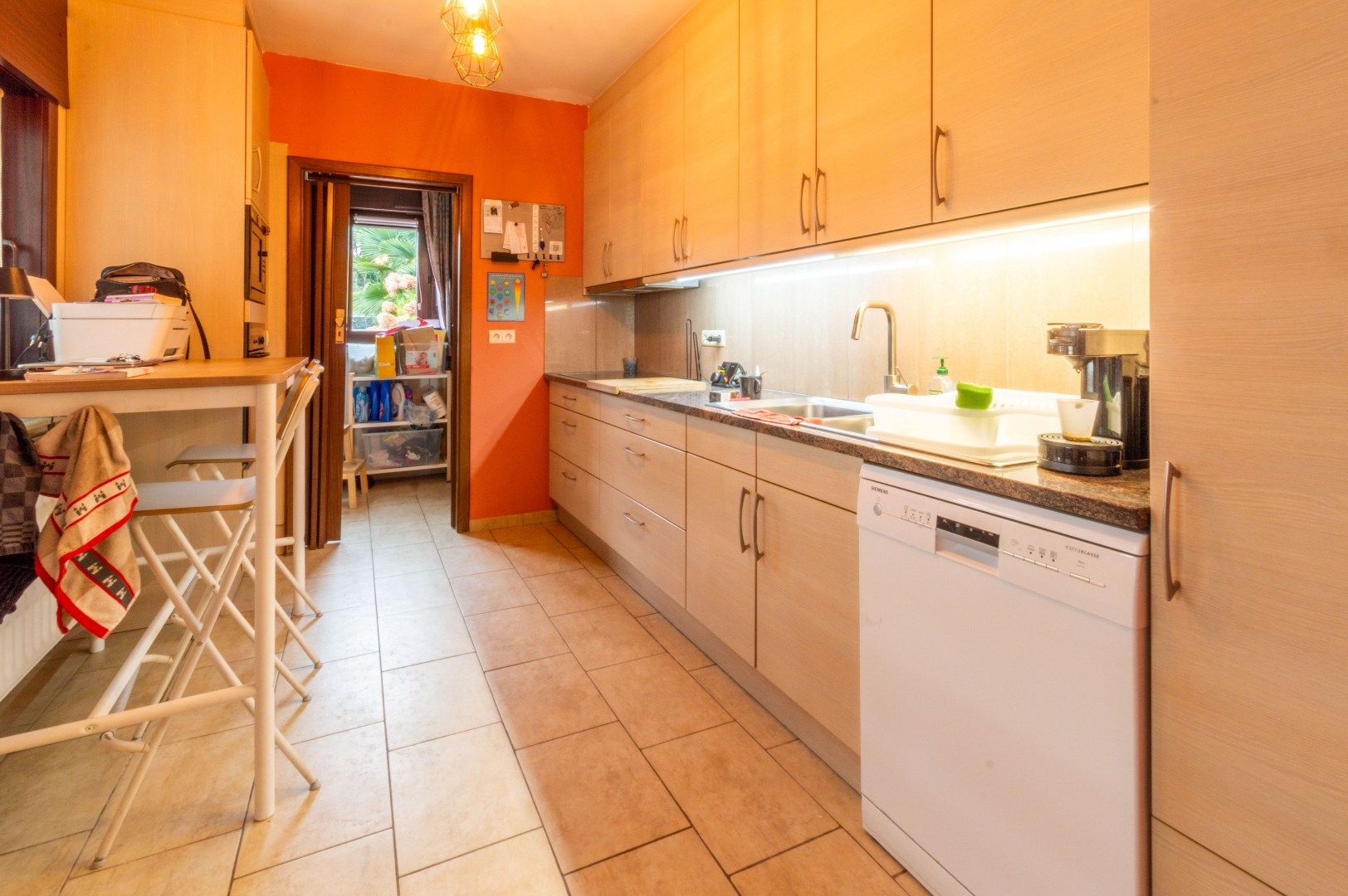 Een degelijke, goed onderhouden woning te Huizingen! foto 8