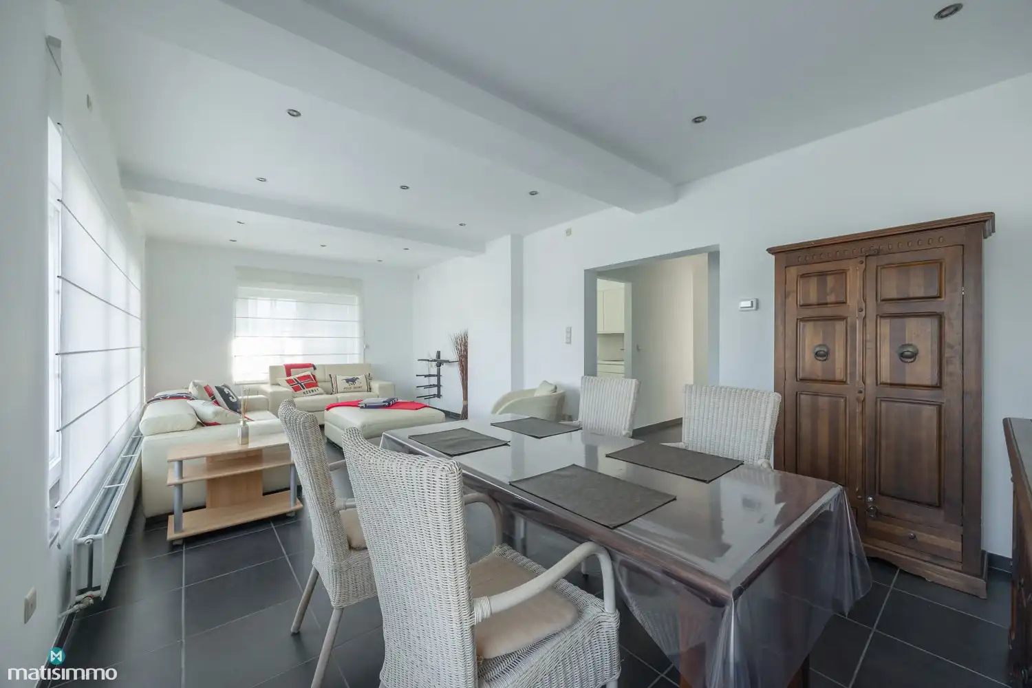 GEMEUBELD INSTAPKLAAR APPARTEMENT MET 2 SLAAPKAMERS EN AUTOSTAANPLAATS NABIJ HET CENTRUM VAN TONGEREN foto 7