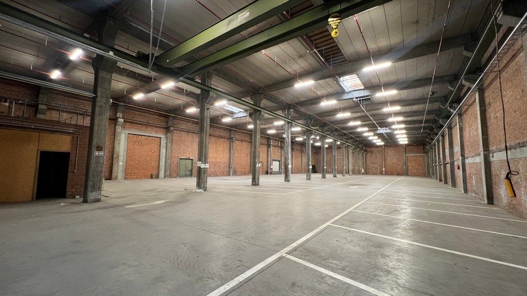 Loods met rolbrug te huur vlakbij afrit E17 te Sint-Niklaas foto 3