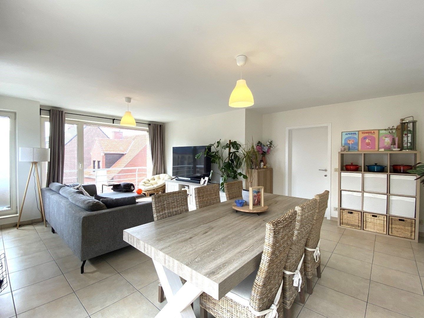 APPARTEMENT MET 3 SLPKS EN AUTOSTAANPLAATS foto {{pictureIndex}}