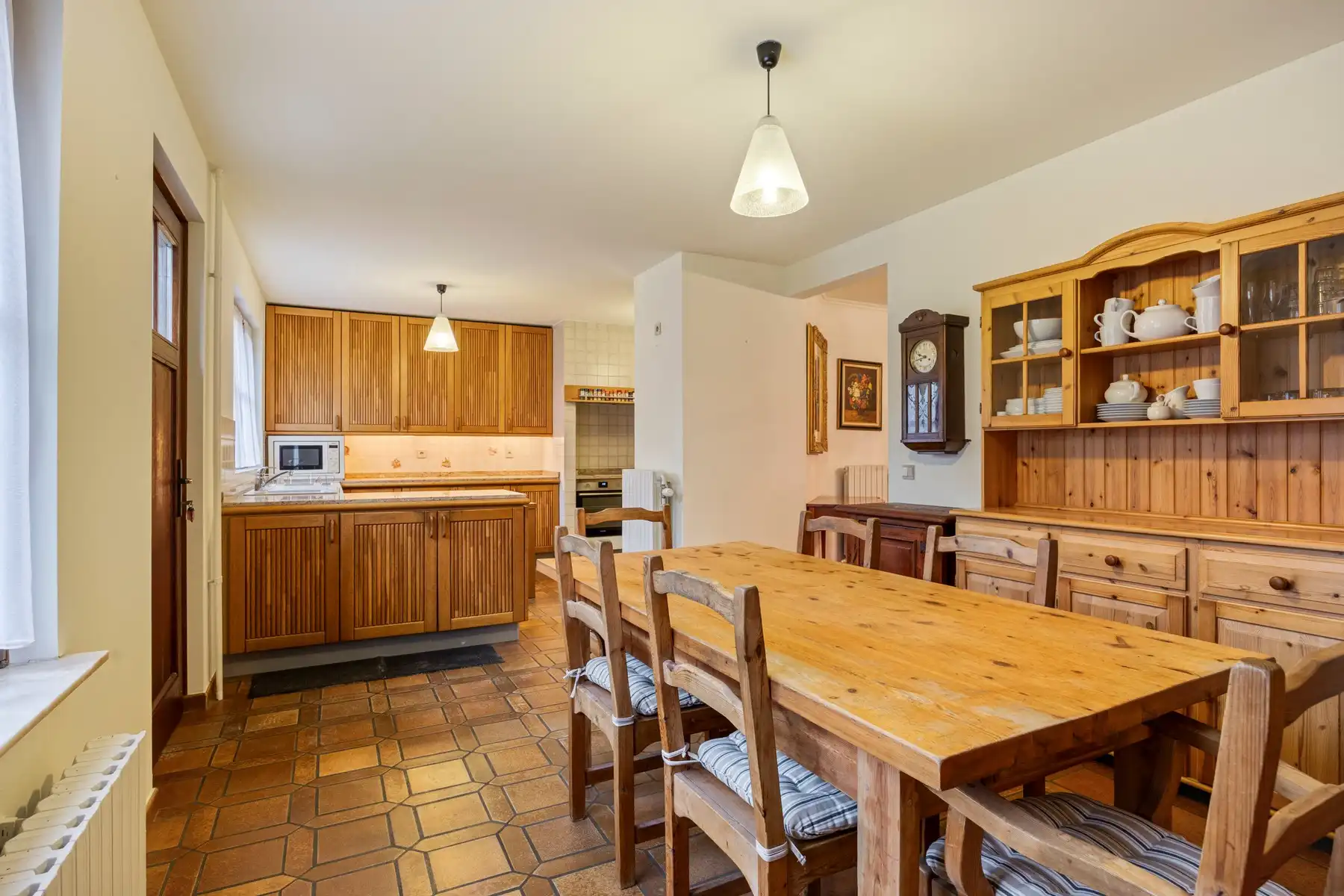 Cosy gezinswoning met 4 slaapkamers, garage en tuin - NATO op 10 min. foto 12