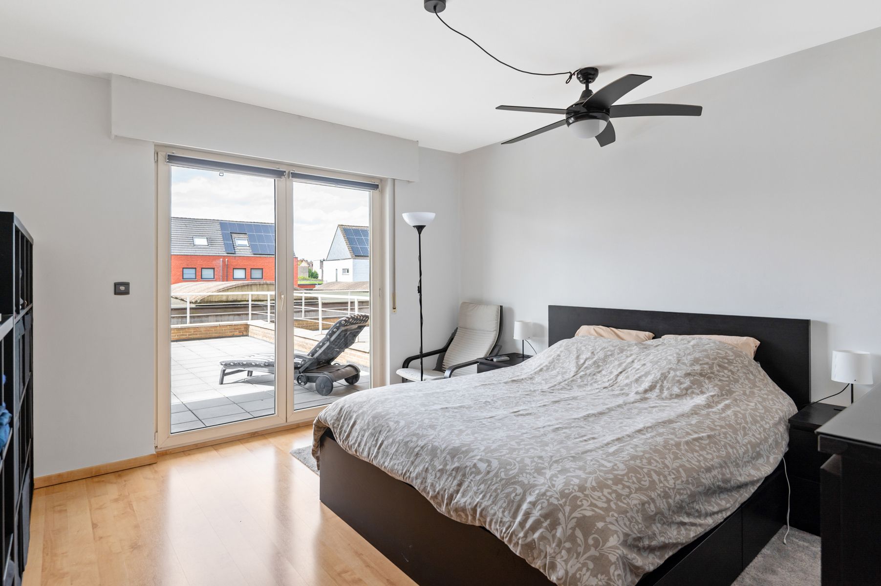 Volledig vernieuwd appartement met ruim terras en garagebox foto 14