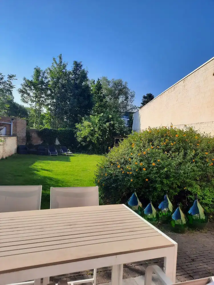 Op steenworp van Brugge centrum, INSTAPKLAAR CHARMANT ENERGIEZUINIG RUIM BURGERHUIS met MOOIE GROTE TUIN , 3 SLPKS en 3  badkamers foto 8