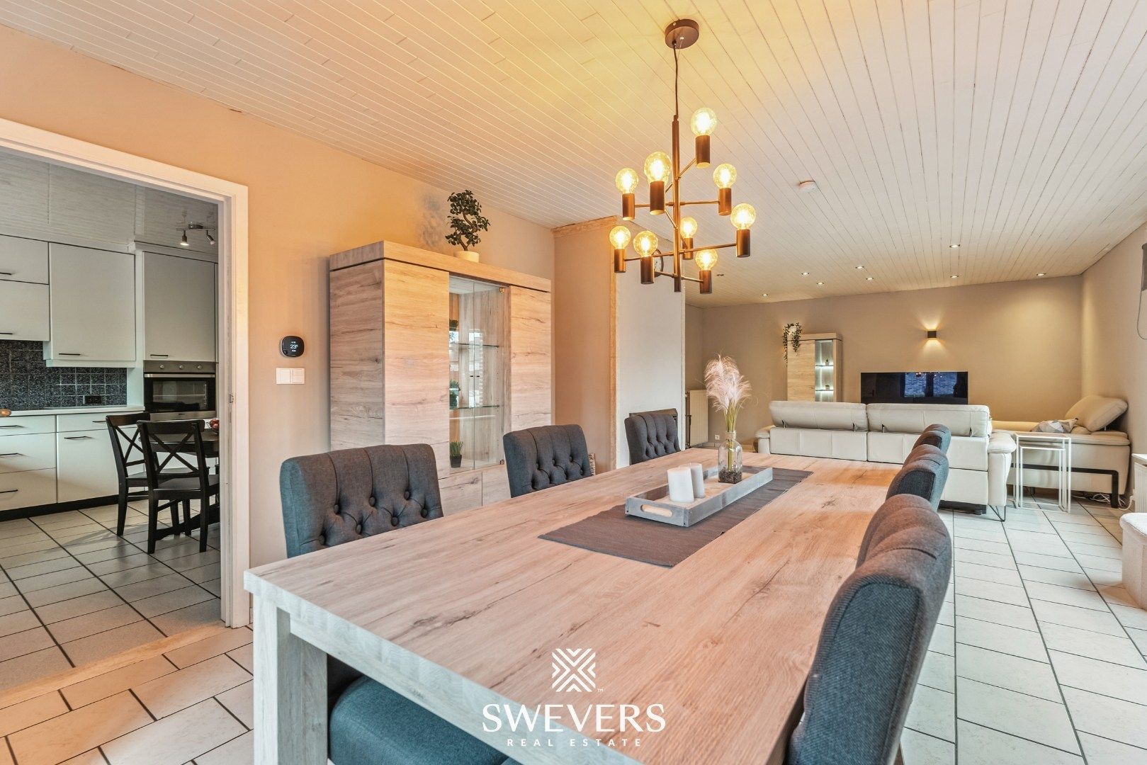 Instapklare gezinswoning met 5 slaapkamers en zonnige tuin te Genk foto 8