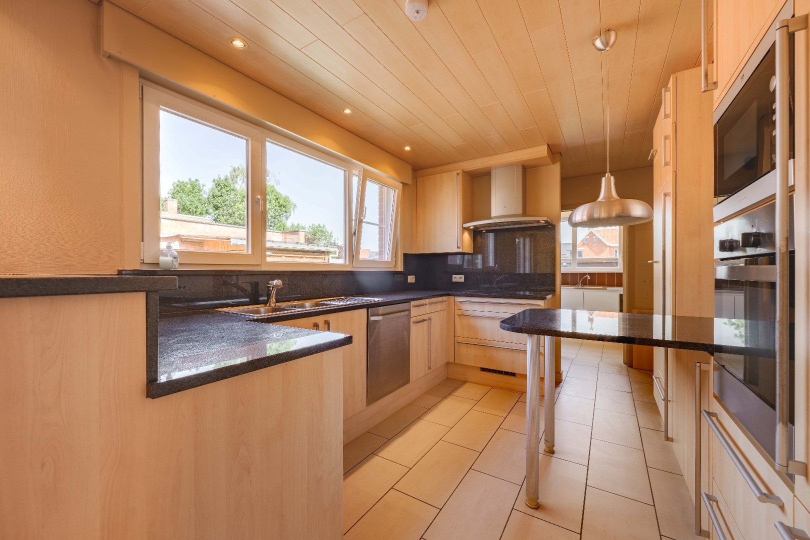 PRACHTIGE HERENWONING MET TUIN | GARAGES & TOEGANG ACHTEROM foto 10