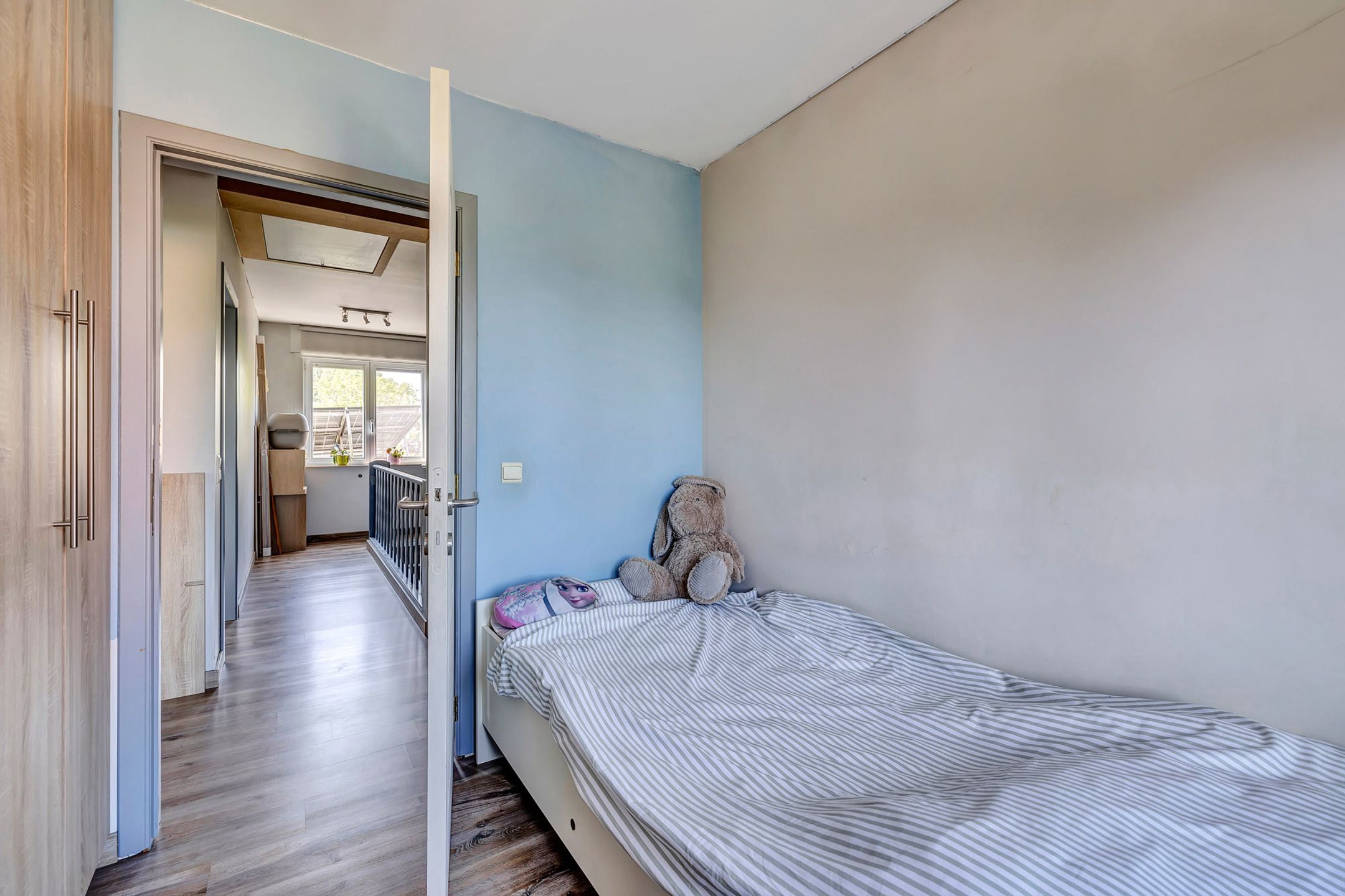 Instapklare woning met ruime garage en tuin foto 16