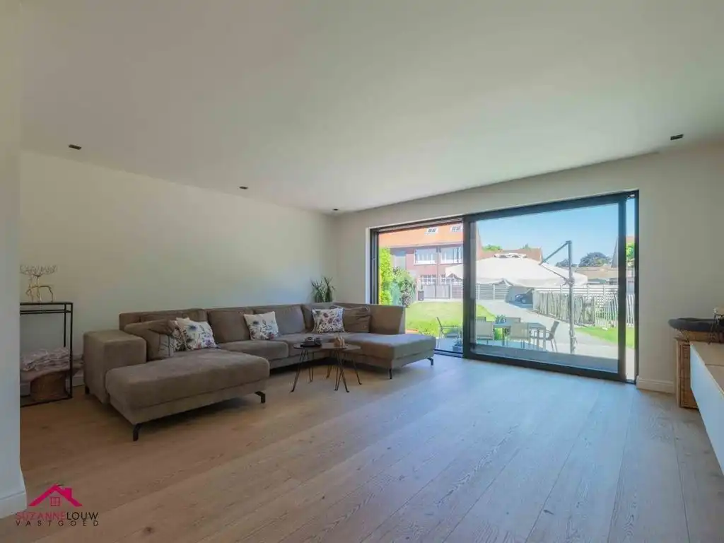 Instapklare woning met handelsruimte in gesloten bebouwing foto 24