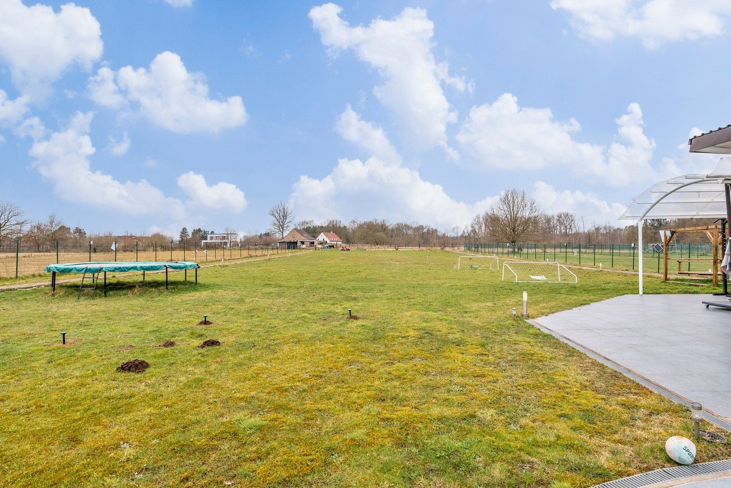 Laagbouwvilla op een zeer ruim perceel (43 are) foto 41