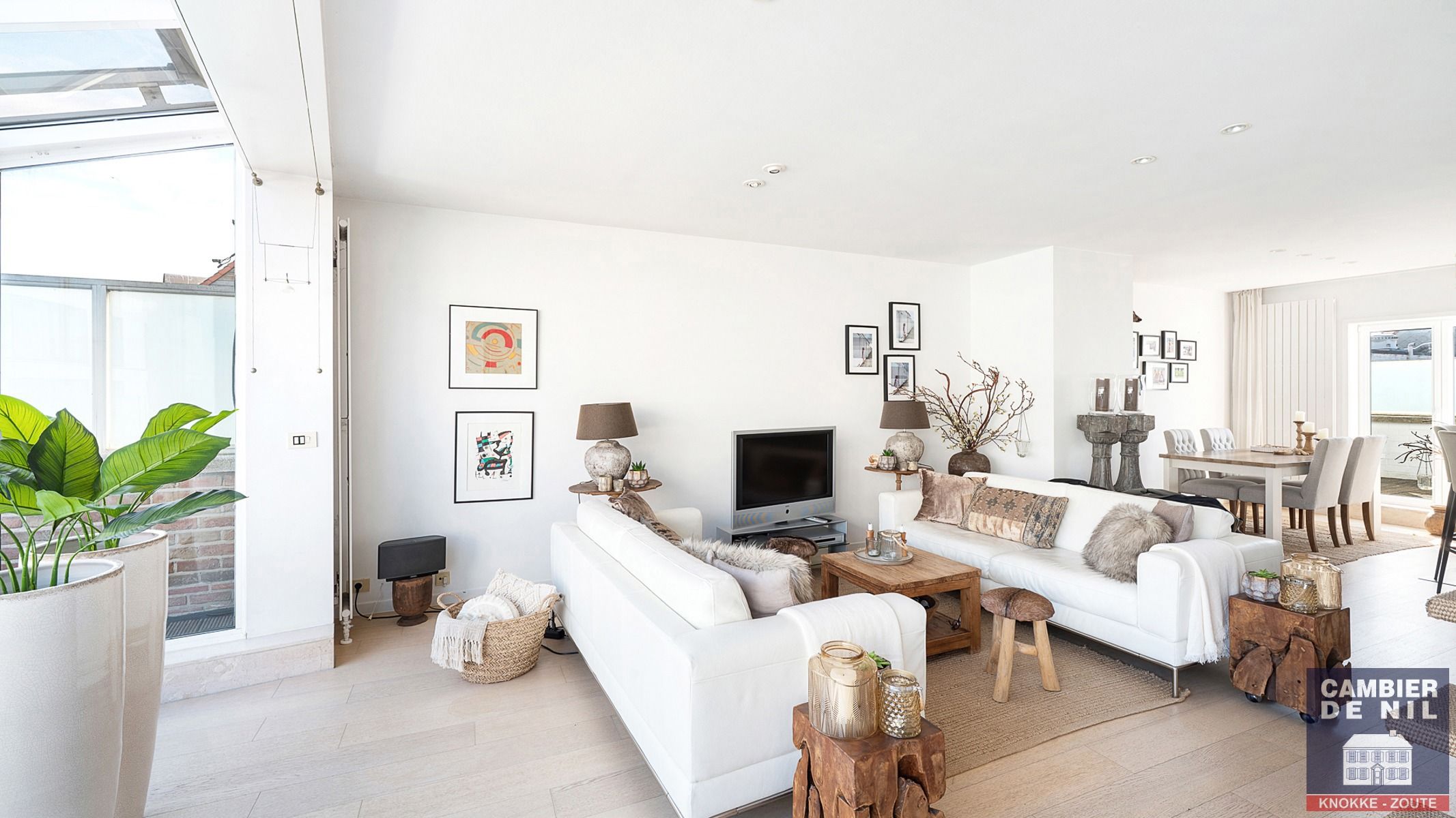 Schitterend duplex appartement met terras voor-en achteraan in hartje Zoute foto 4
