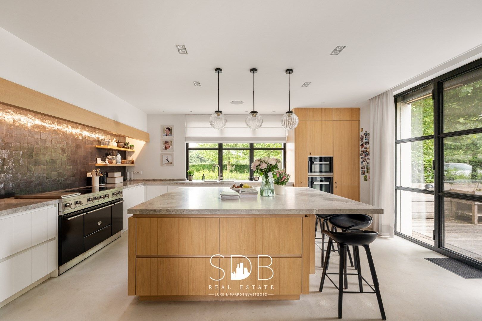 Prachtige villa met hippische accommodatie en graslanden op +/- 23 ha foto 13
