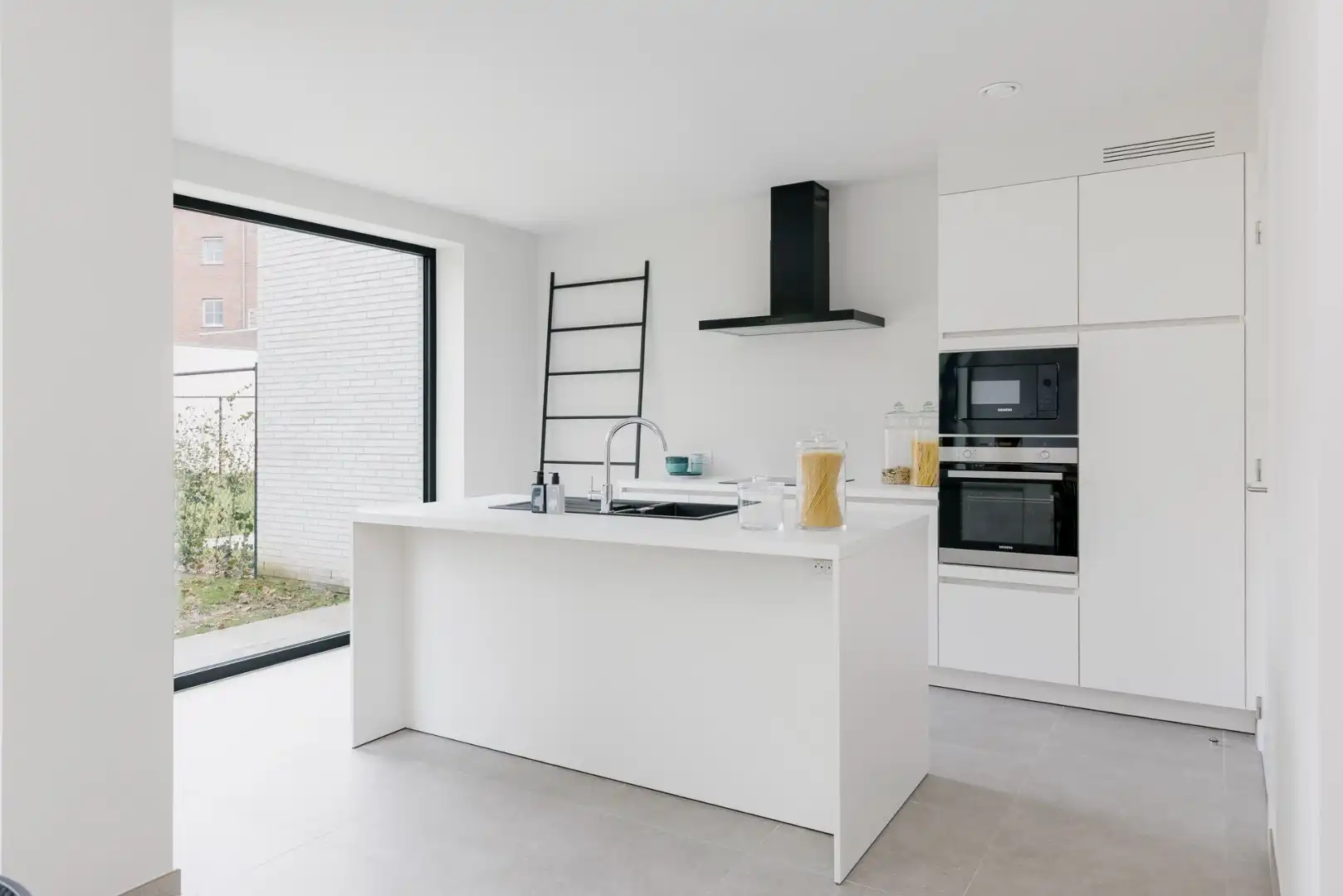 Instapklare woning in hartje Harelbeke, overal dichtbij  foto 2