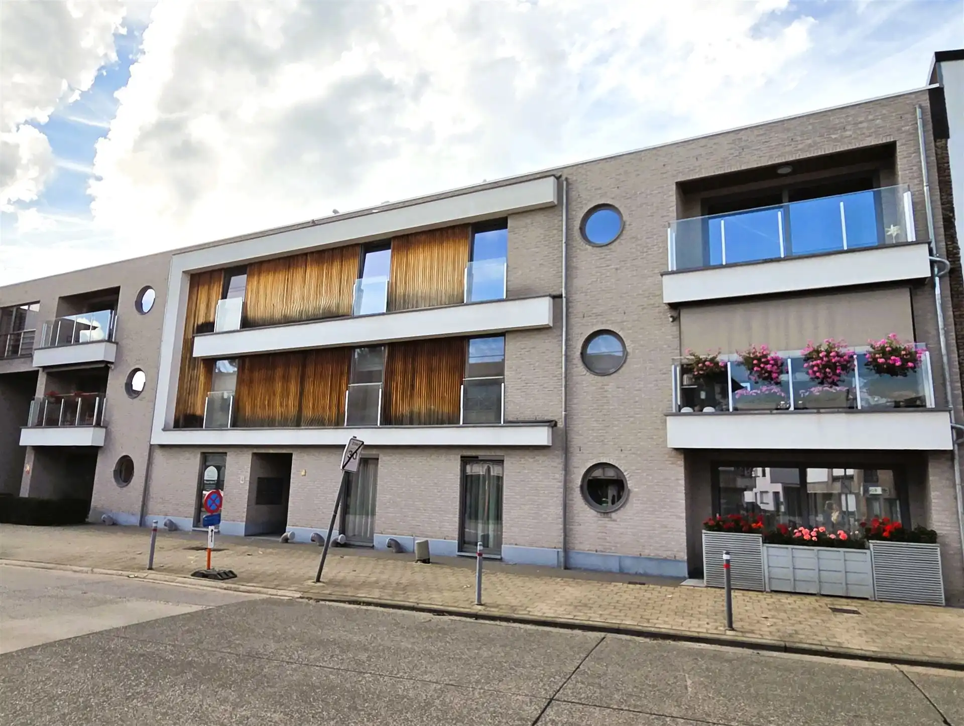 Energiezuinig appartement met 2 slks, zeer groot terras, carport en kelderberging foto 17