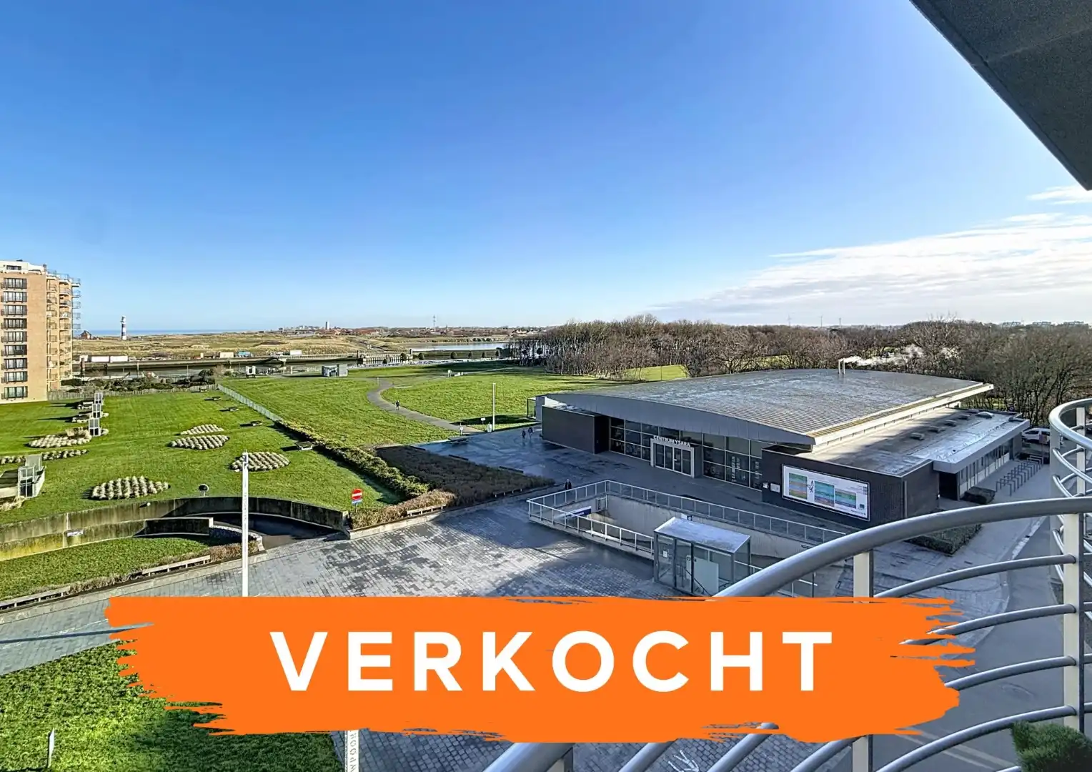 Volledig gerenoveerd appartement met zicht op de vaargeul en schildpad te Nieuwpoort foto {{pictureIndex}}