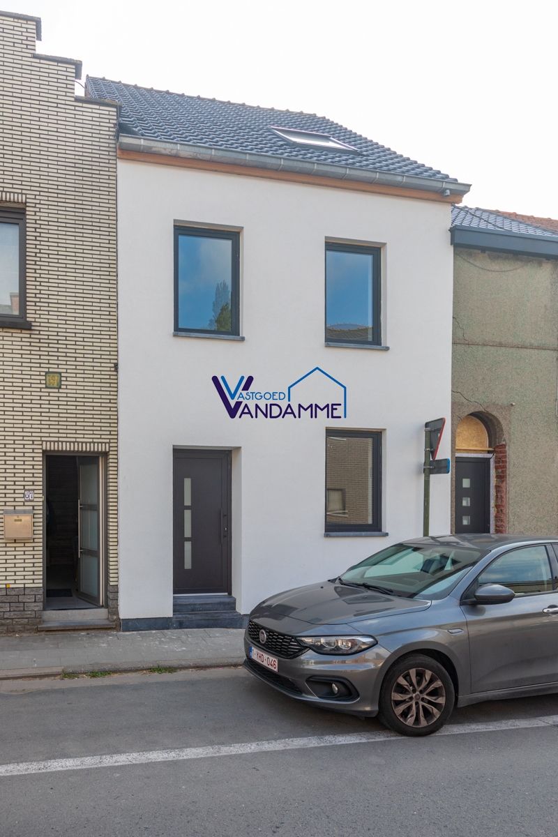 Volledig vernieuwde  woning op een boogscheut van "de Gavers" met 3 slaapkamers, ingerichte keuken, tuin met uitweg (garagemogelijkheid). Energielabel A foto 5