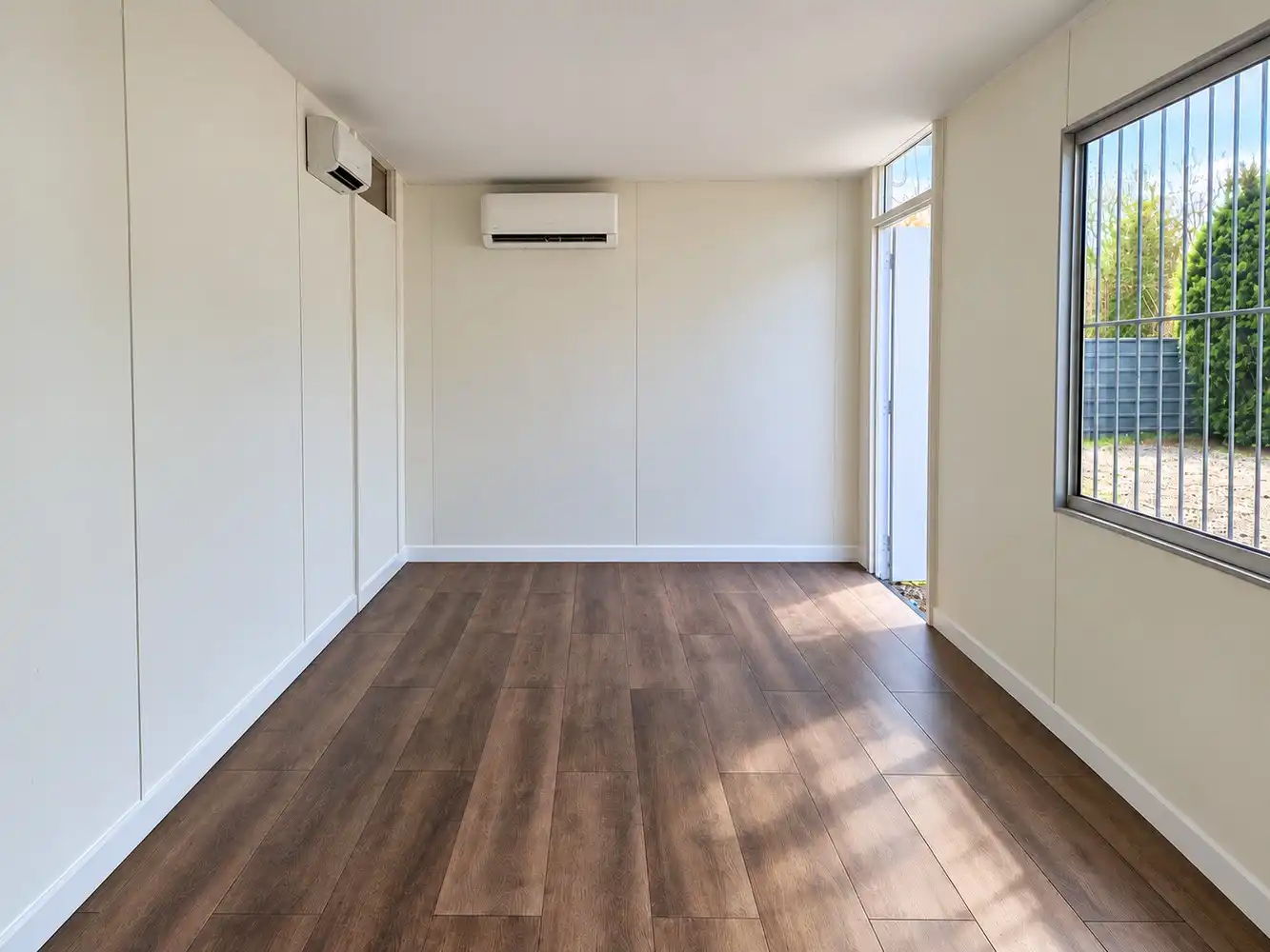 Te huur: Bedrijfsterrein van 600m² met bureauruimte in Lanaken foto 4