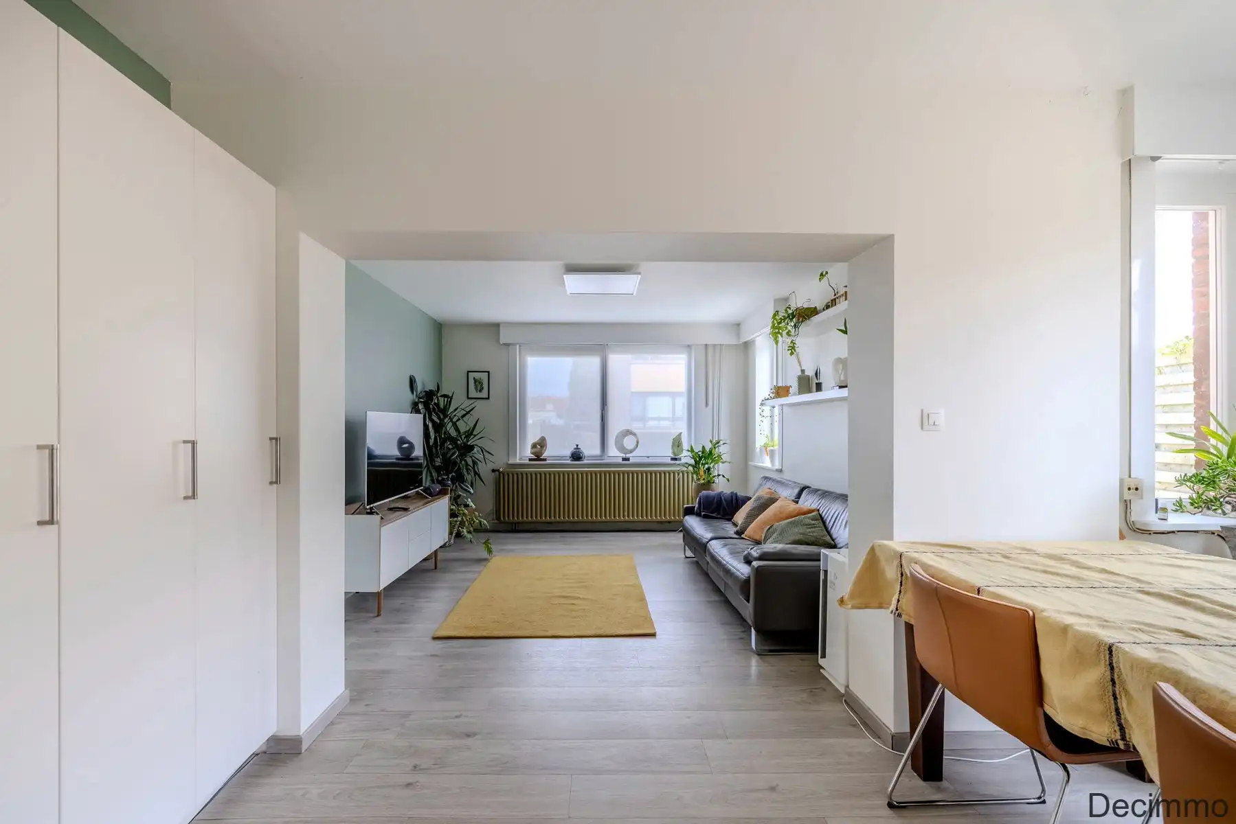 Deels gerenoveerde woning met 3 slpks en ruime zolder op ca. 470 m² grond. foto 8